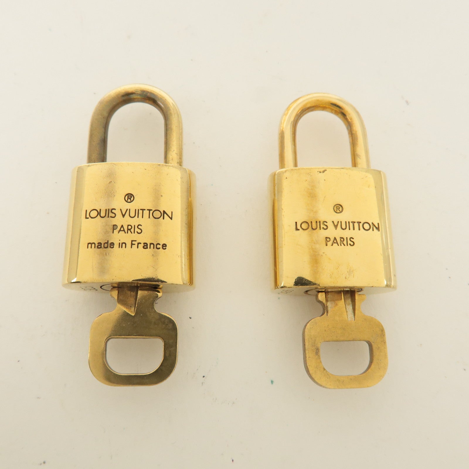 Louis Vuitton Set of 10 Lock 
Key Cadena Key Lock Gold