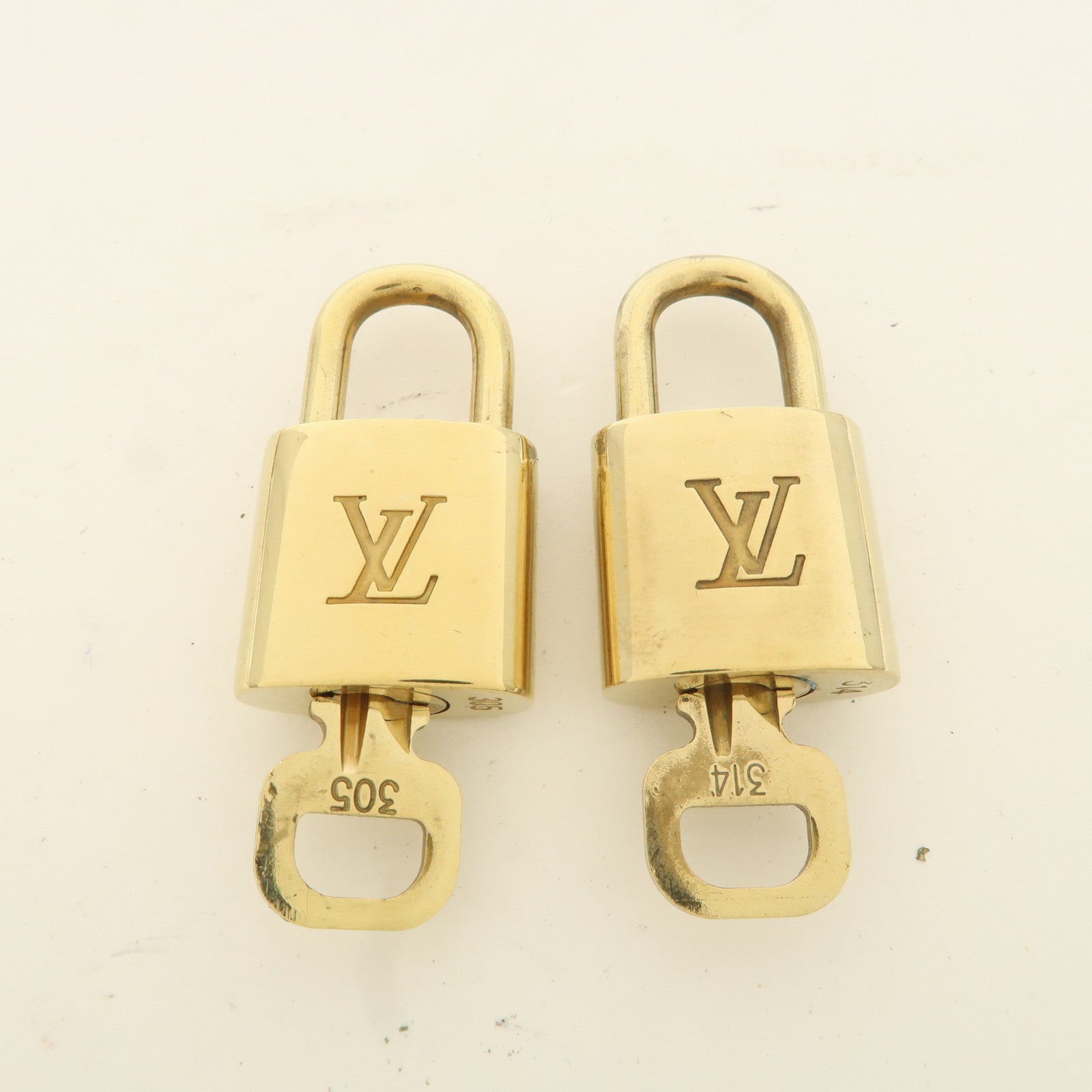 Louis Vuitton Set of 10 Lock 
Key Cadena Key Lock Metal Gold Used