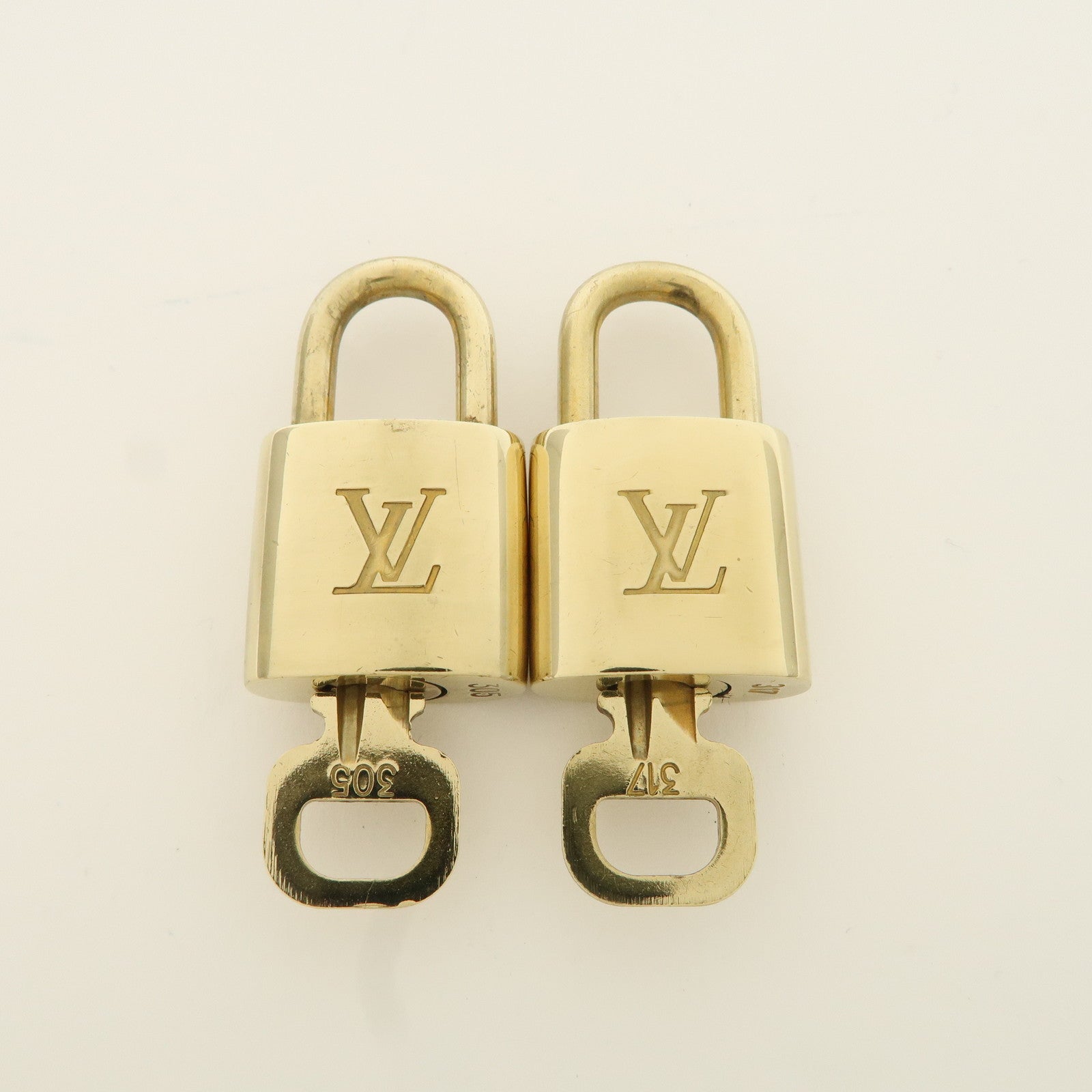 Louis Vuitton Set of 10 Lock 
Key Cadena Key Lock Metal Gold Used