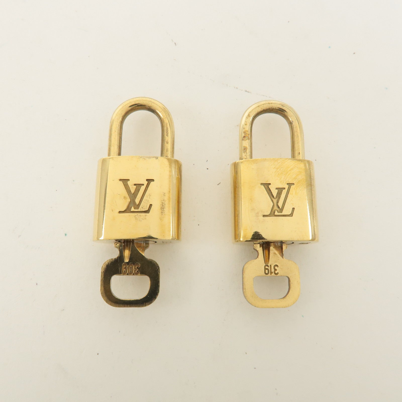 Louis Vuitton Set of 10 Lock 
Key Cadena Key Lock Gold