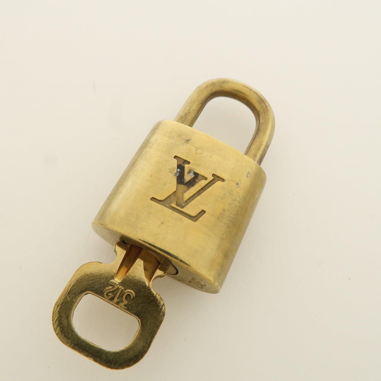 Louis Vuitton Set of 10 Lock 
Key Cadena Key Lock Metal Gold Used