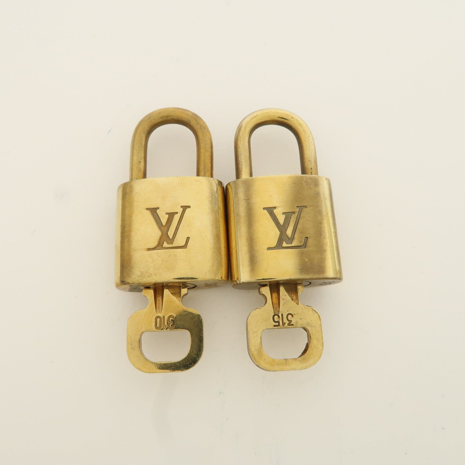 Louis Vuitton Set of 10 Lock 
Key Cadena Key Lock Metal Gold Used