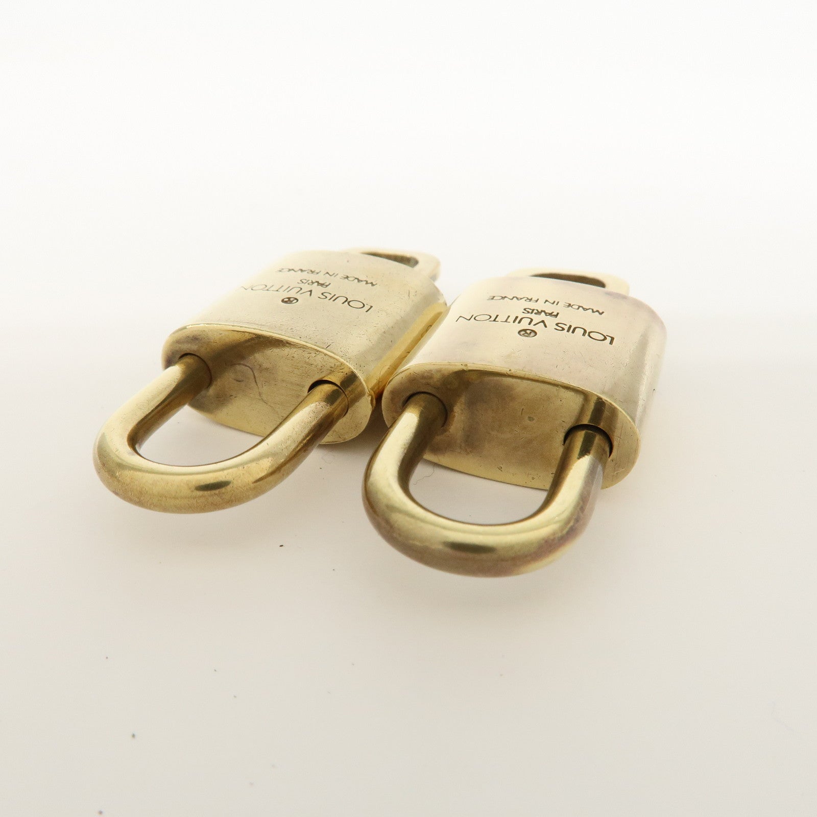 Louis Vuitton Set of 10 Lock 
Key Cadena Key Lock Metal Gold Used