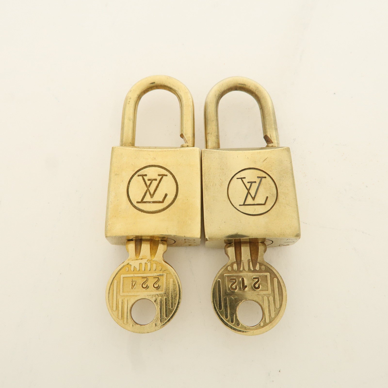 Louis Vuitton Set of 10 Lock 
Key Cadena Key Lock Used