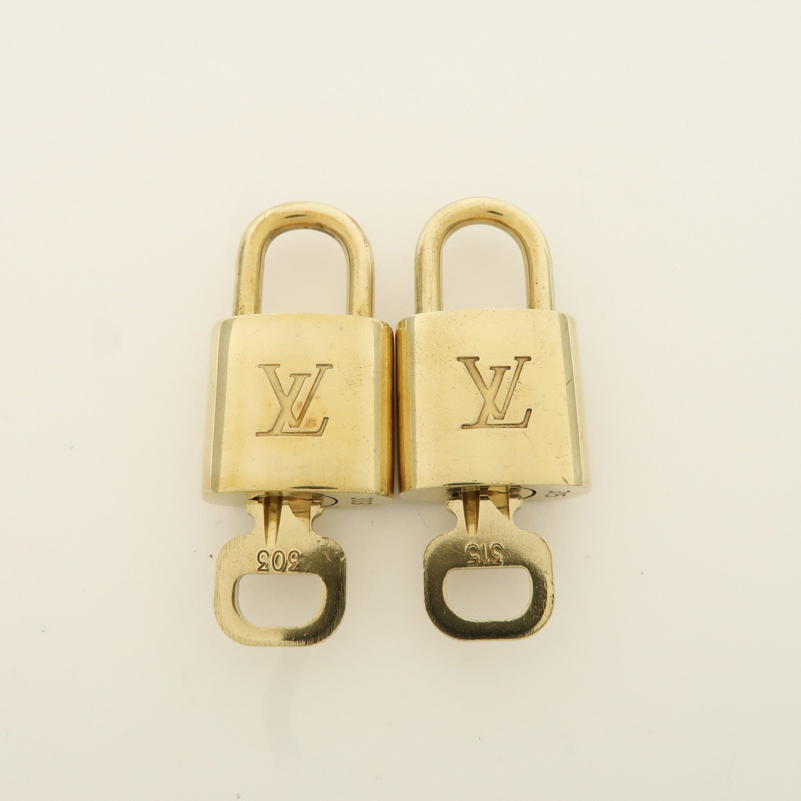 Louis Vuitton Set of 10 Lock 
Key Cadena Key Lock Metal Gold Used