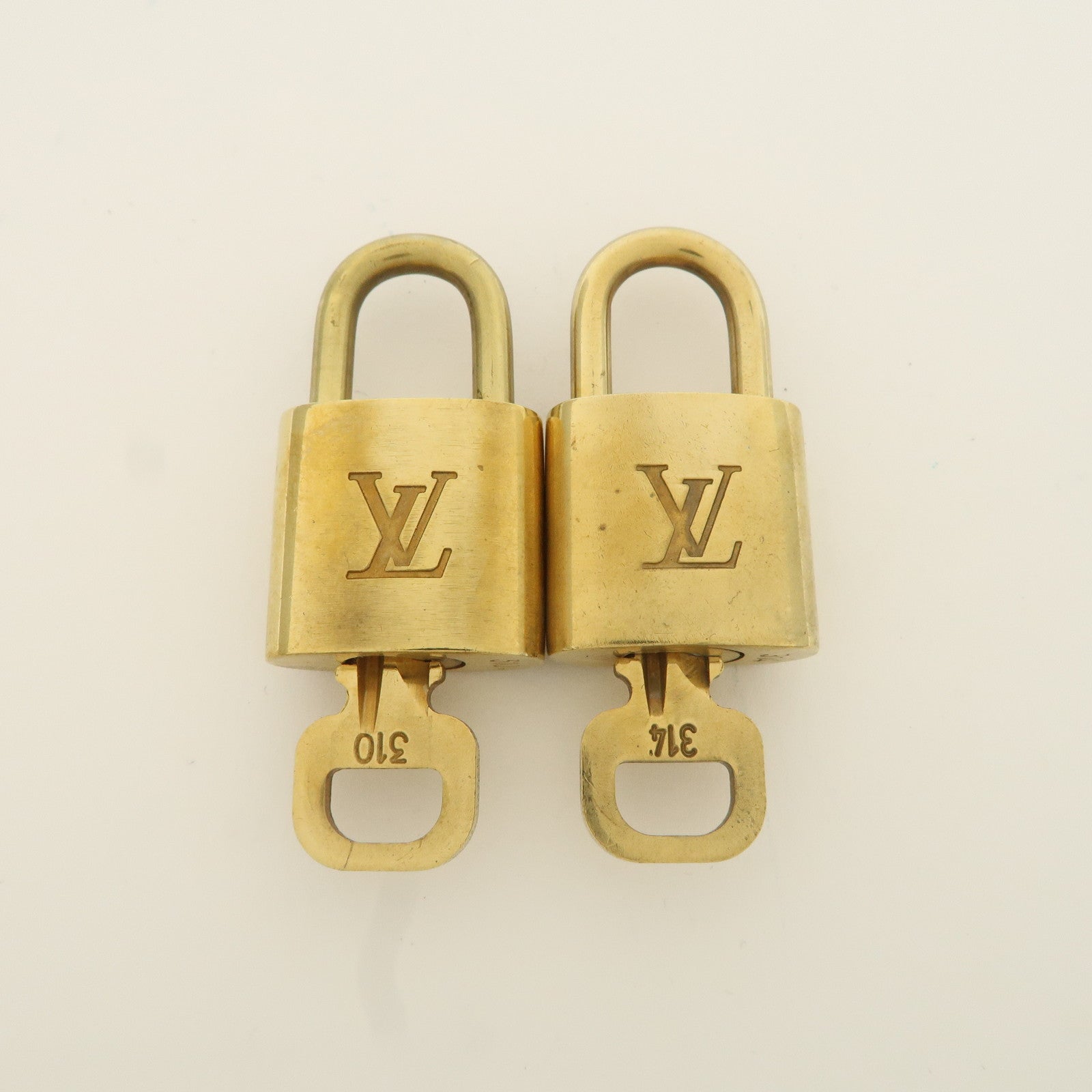 Louis Vuitton Set of 10 Lock 
Key Cadena Key Lock Metal Gold Used