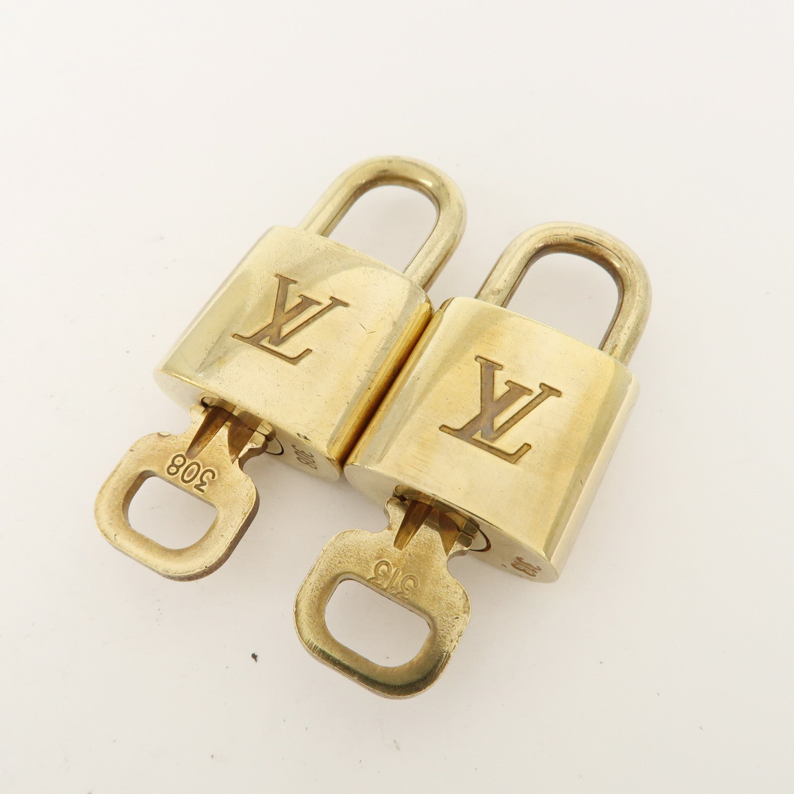 Louis Vuitton Set of 10 Lock 
Key Cadena Key Lock Metal Gold