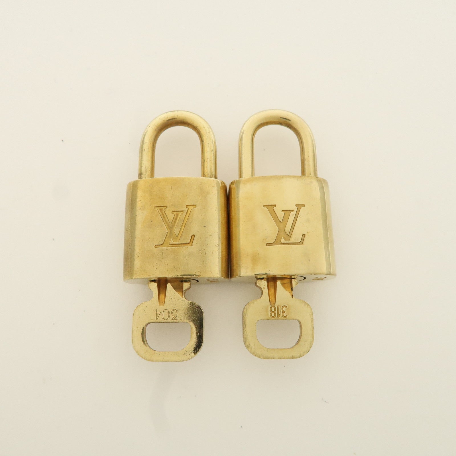 Louis Vuitton Set of 10 Lock 
Key Cadena Key Lock Metal Gold Used