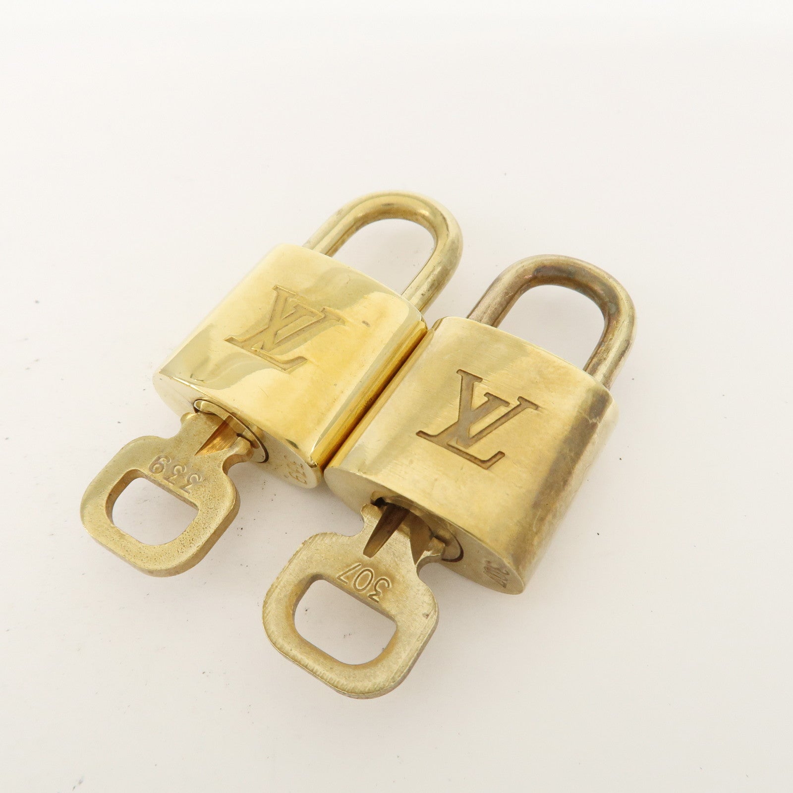 Louis Vuitton Set of 10 Lock 
Key Cadena Key Lock Metal Gold