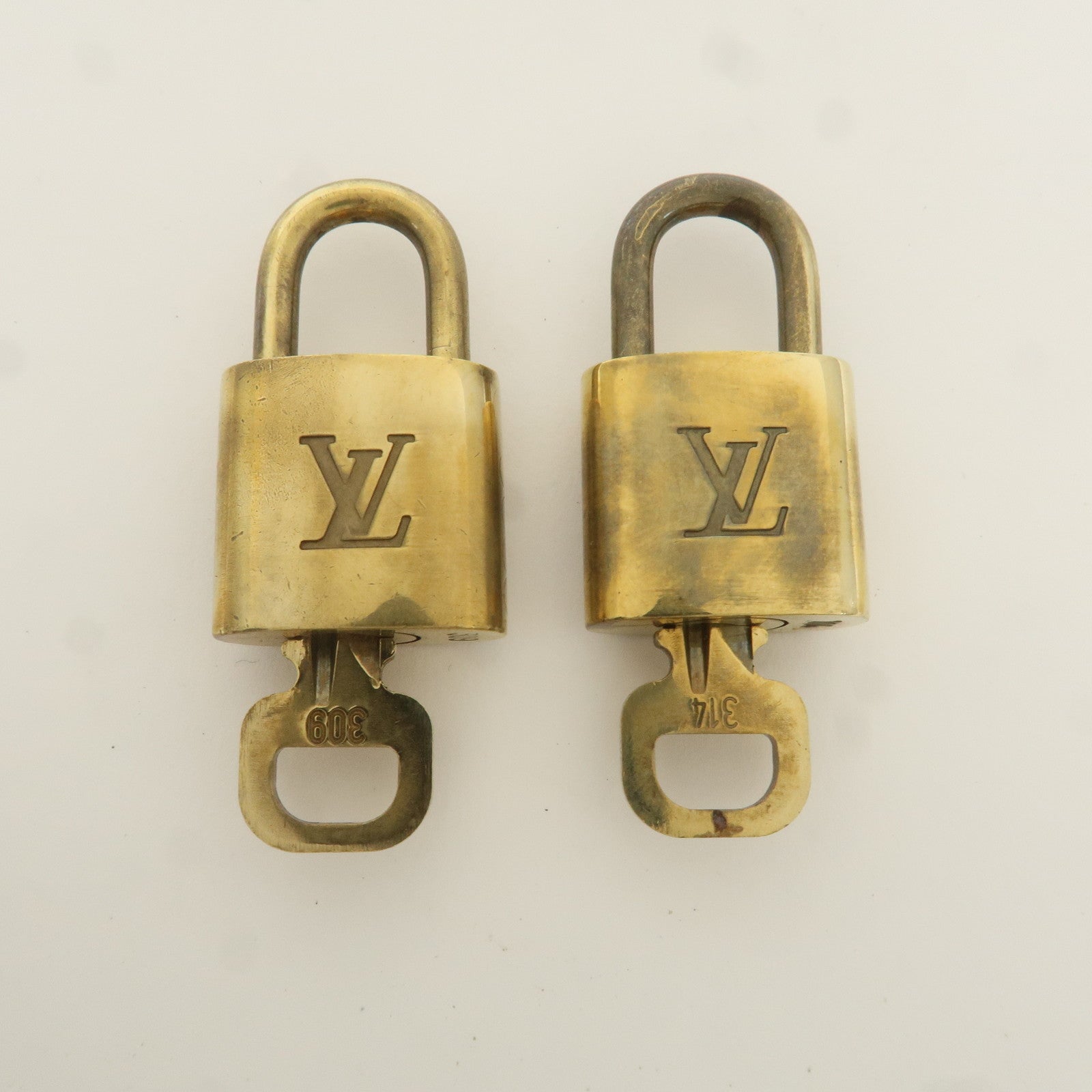 Louis Vuitton Set of 10 Lock 
Key Cadena Key Lock Gold