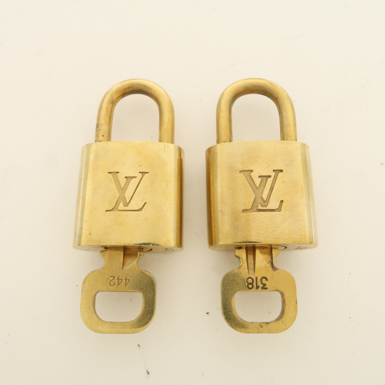 Louis Vuitton Set of 10 Lock 
Key Cadena Key Lock Used