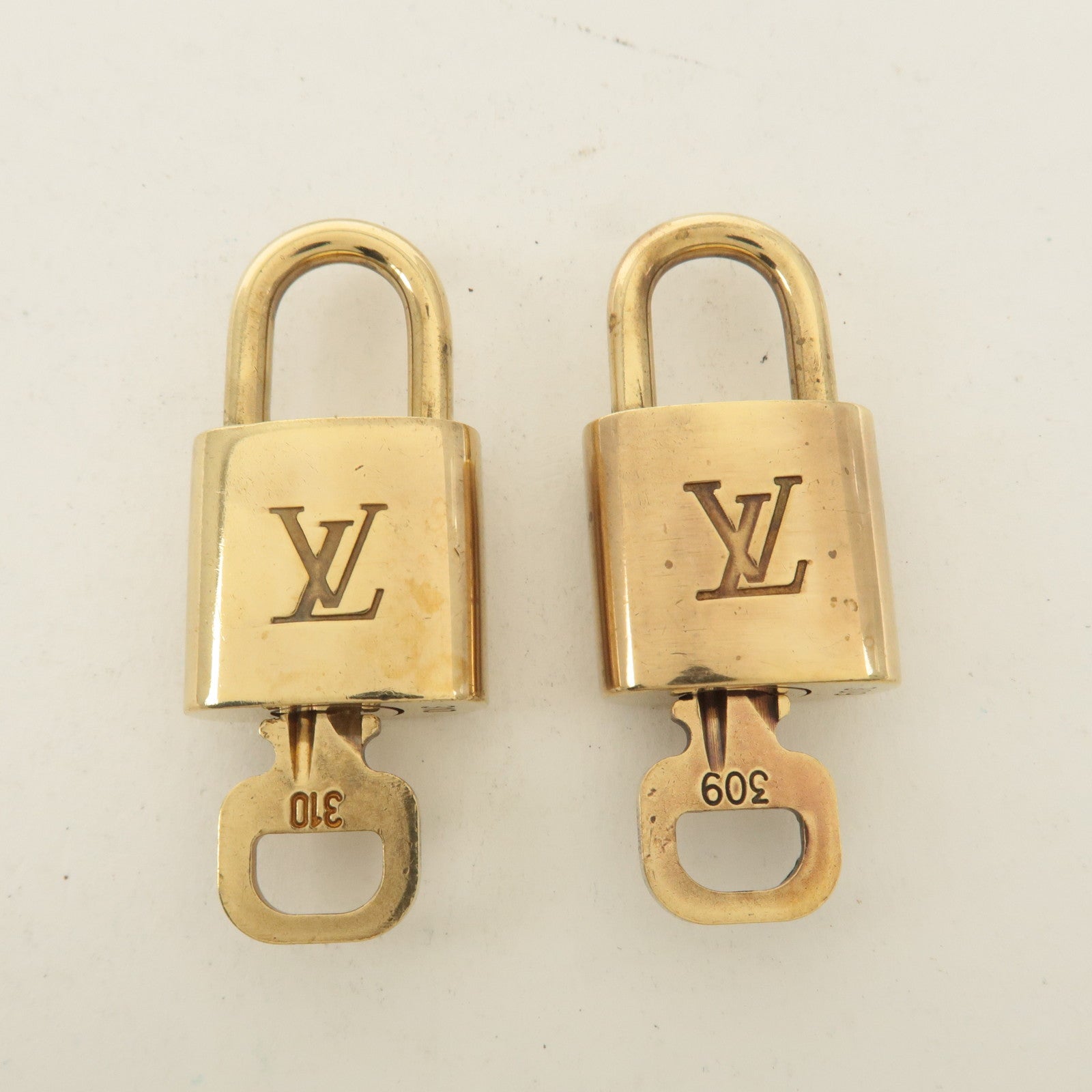 Louis Vuitton Set of 10 Lock 
Key Cadena Key Lock Gold