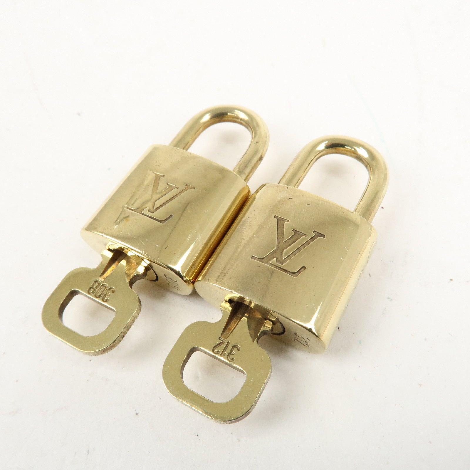 Louis Vuitton Set of 10 Lock 
Key Cadena Key Lock Metal Gold Used