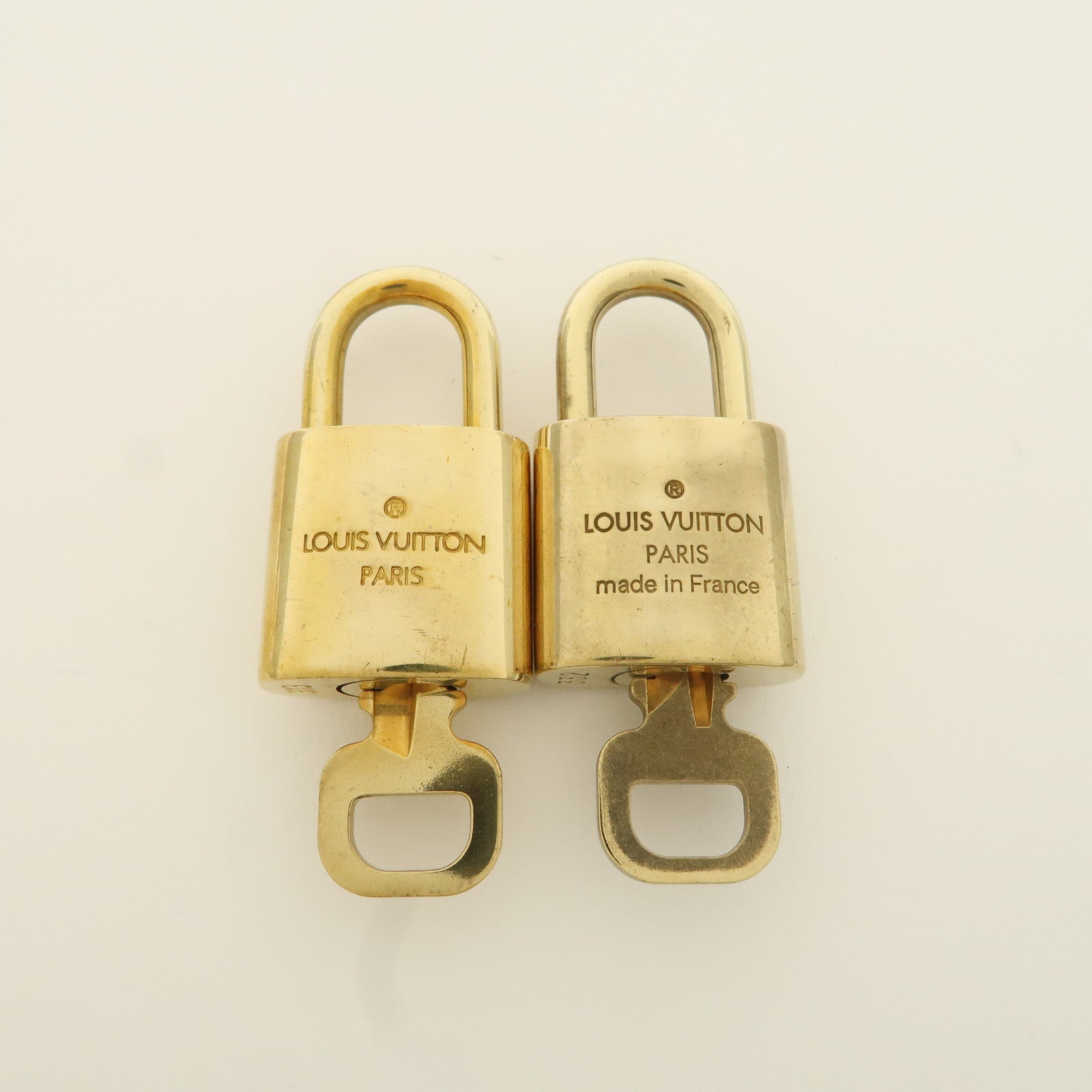 Louis Vuitton Set of 10 Lock 
Key Cadena Key Lock Metal Gold Used