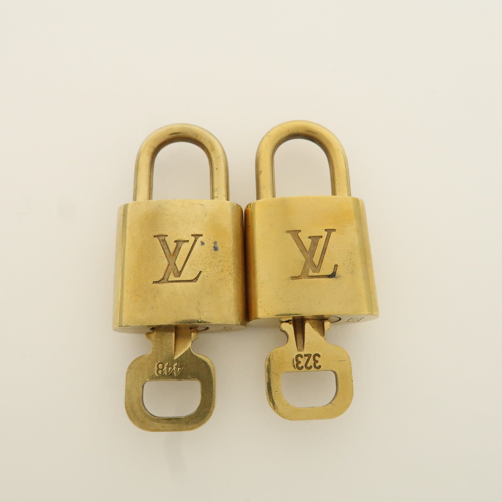 Louis Vuitton Set of 10 Lock 
Key Cadena Key Lock Metal Gold Used