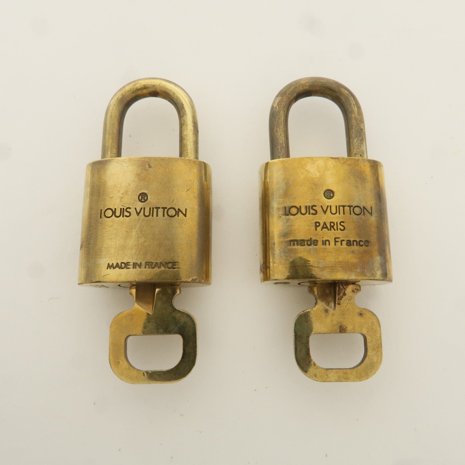 Louis Vuitton Set of 10 Lock 
Key Cadena Key Lock Gold