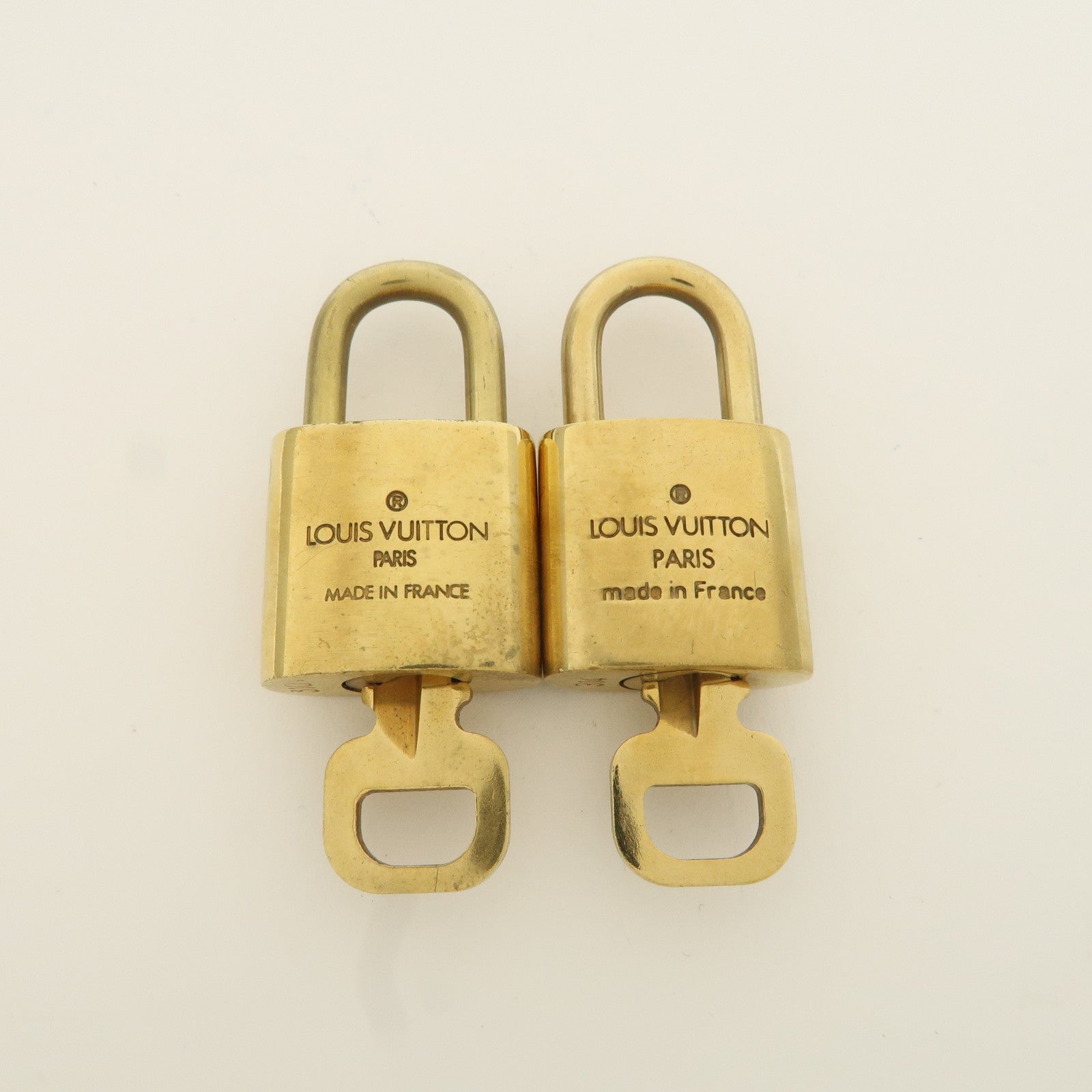 Louis Vuitton Set of 10 Lock 
Key Cadena Key Lock Metal Gold Used