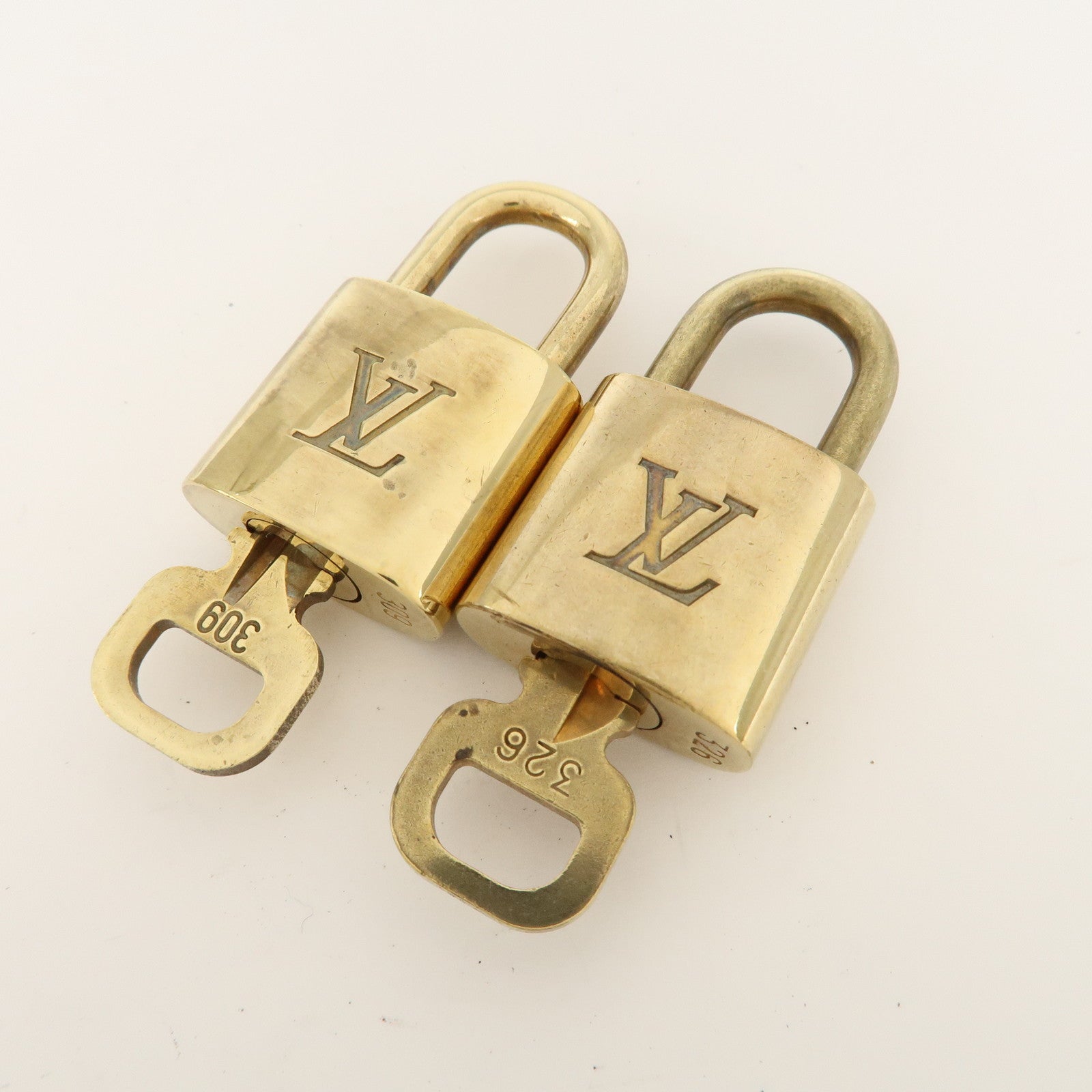 Louis Vuitton Set of 10 Lock 
Key Cadena Key Lock Metal Gold