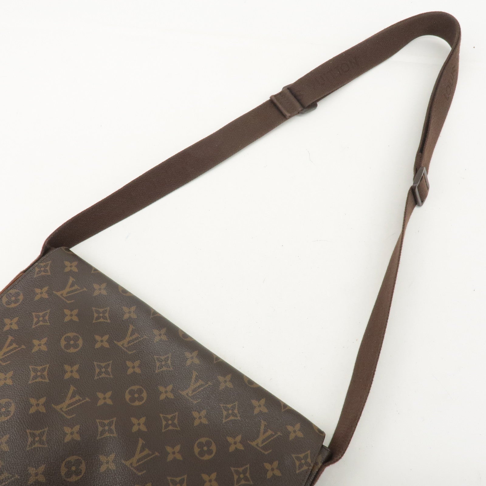 Louis Vuitton Monogram Messenger MM Beaubourg M97038