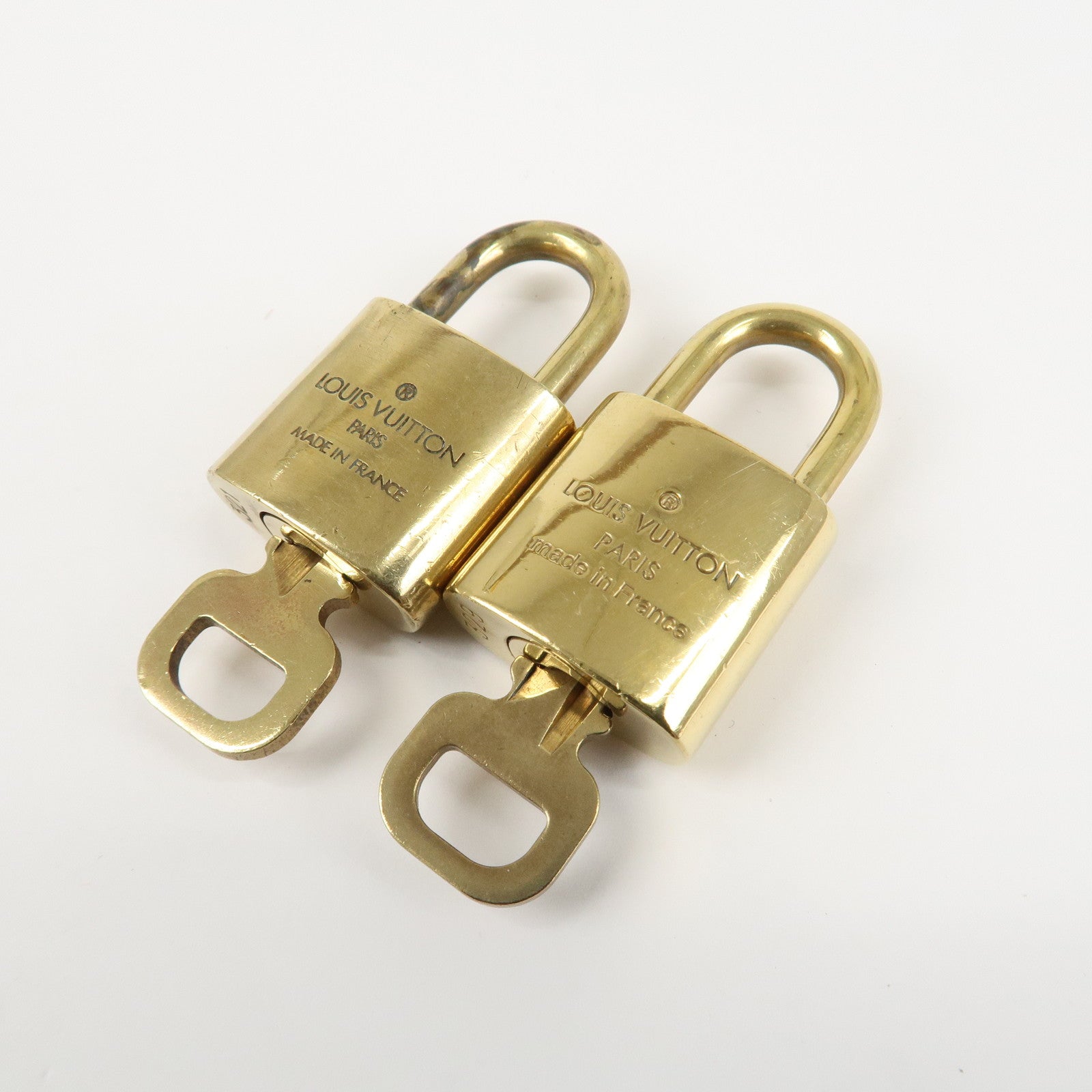 Louis Vuitton Set of 10 Lock 
Key Cadena Key Lock Metal Gold Used