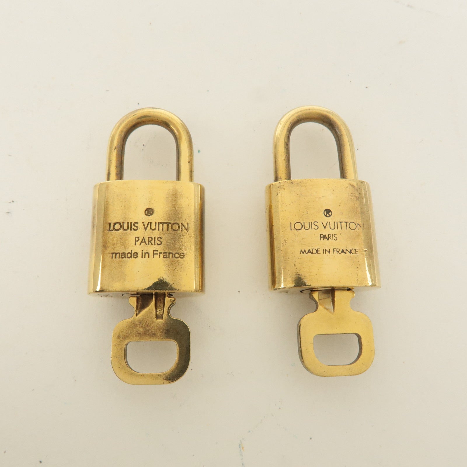 Louis Vuitton Set of 10 Lock 
Key Cadena Key Lock Gold