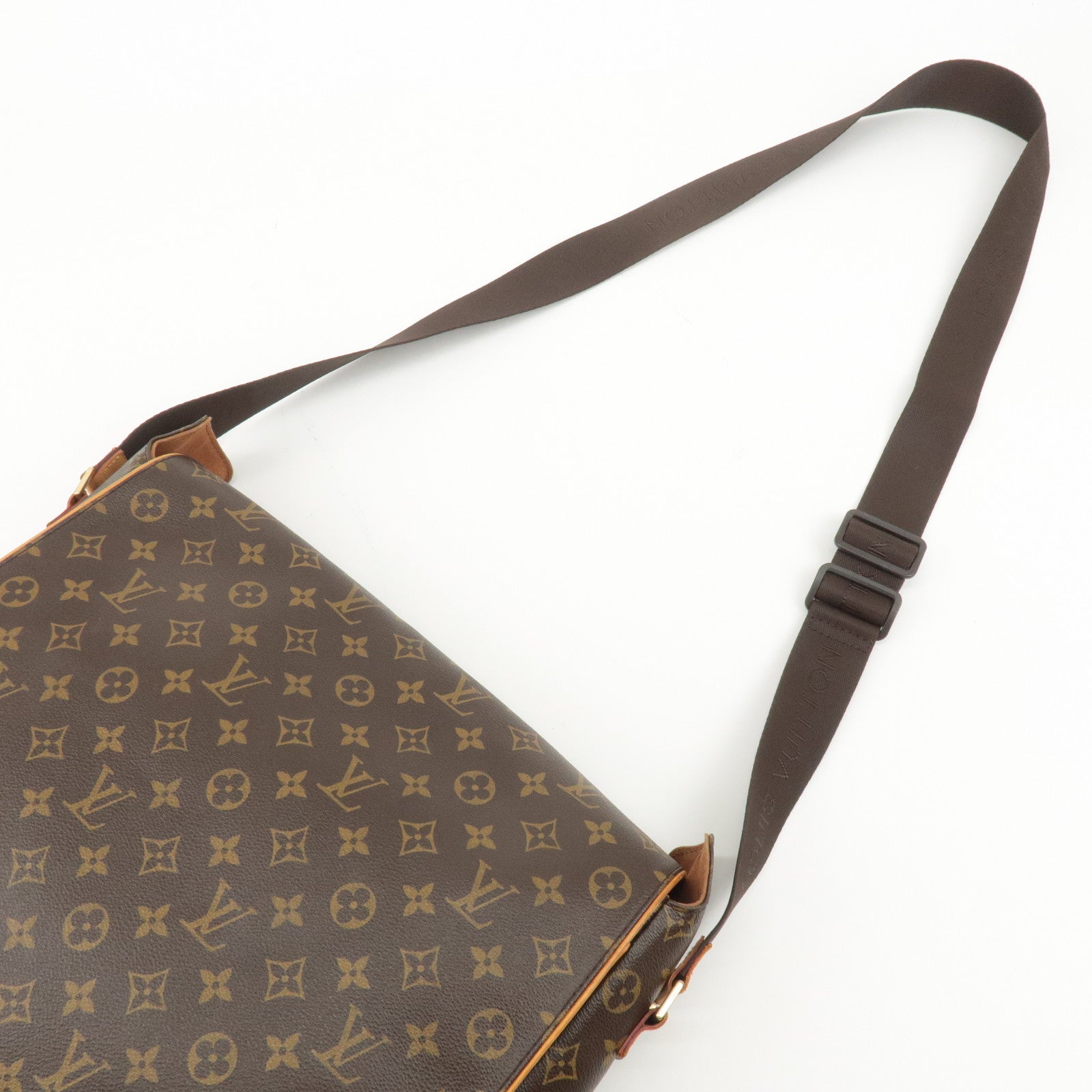 Louis Vuitton Monogram Abbesses Messenger Bag Hand Bag M45257