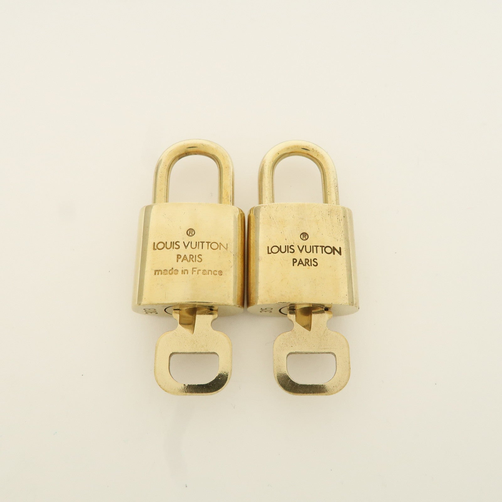 Louis Vuitton Set of 10 Lock 
Key Cadena Key Lock Metal Gold Used