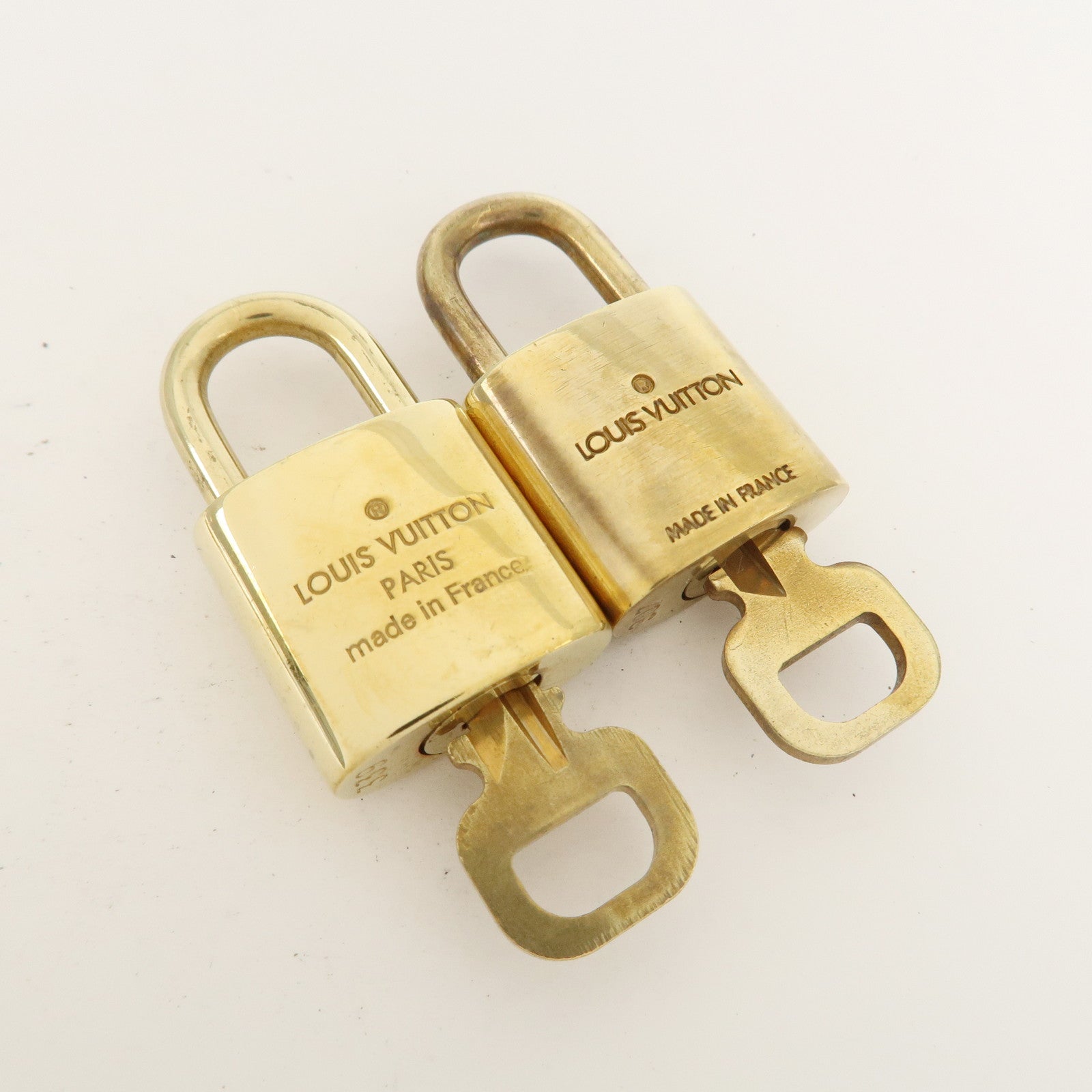 Louis Vuitton Set of 10 Lock 
Key Cadena Key Lock Metal Gold