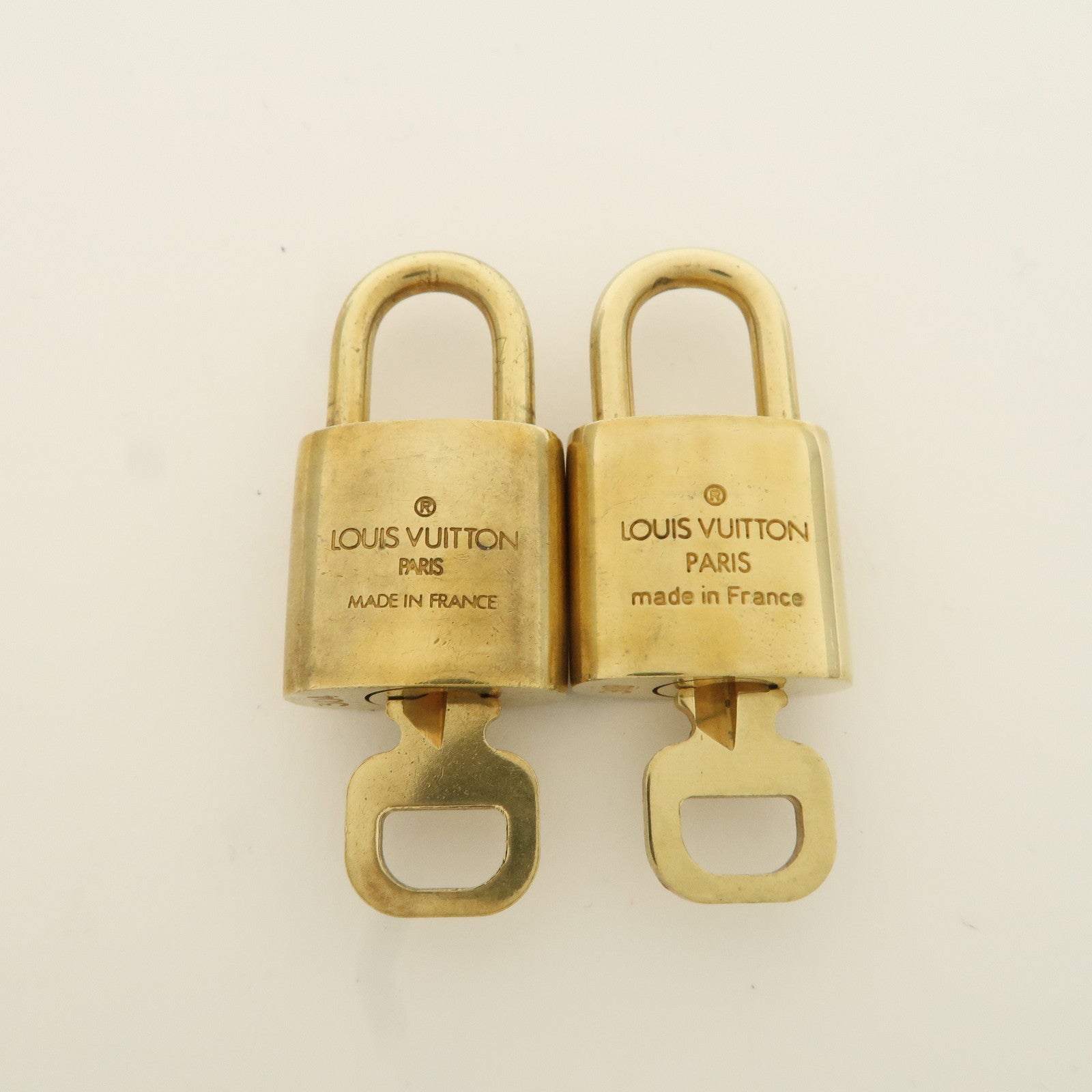 Louis Vuitton Set of 10 Lock 
Key Cadena Key Lock Metal Gold Used