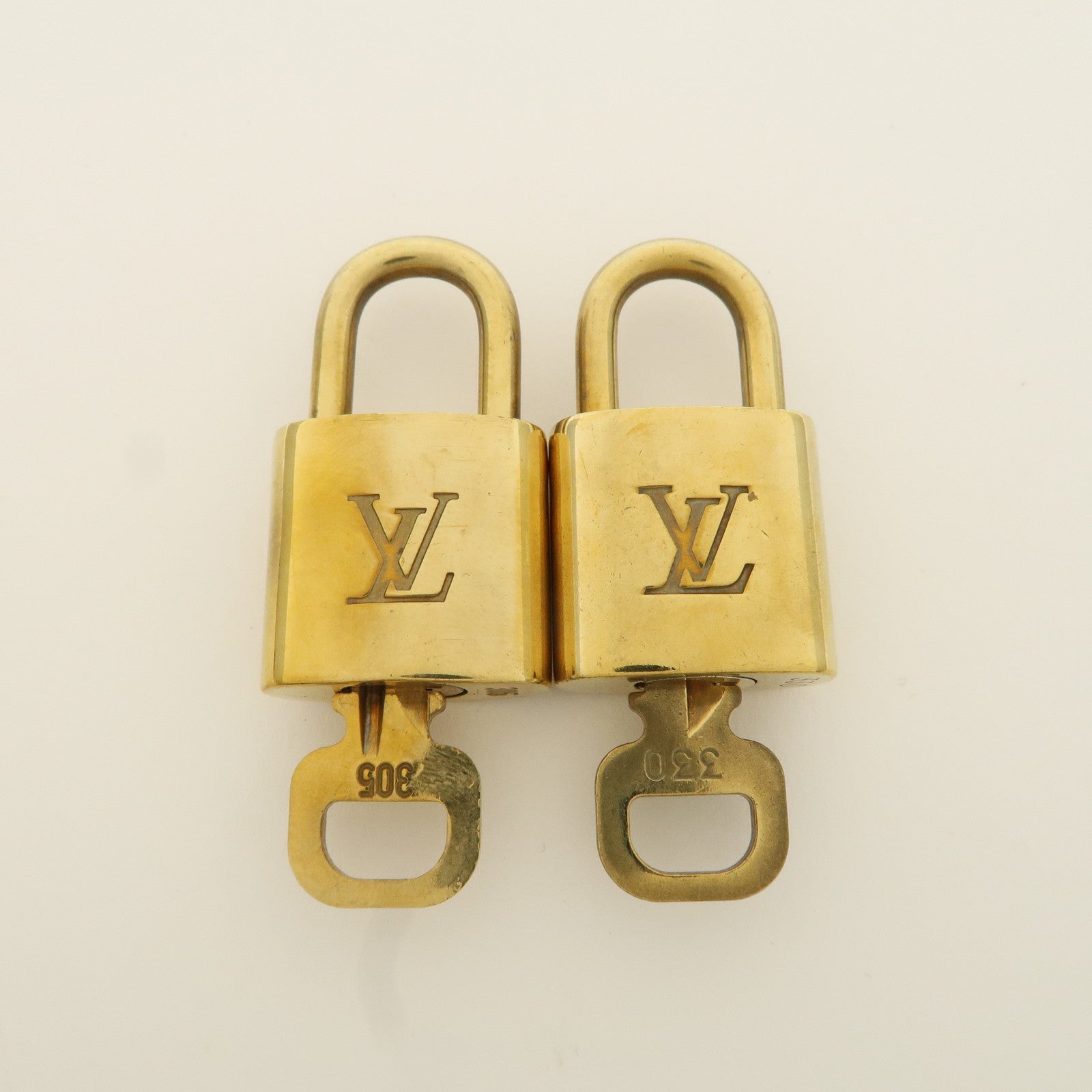 Louis Vuitton Set of 10 Lock 
Key Cadena Key Lock Metal Gold Used