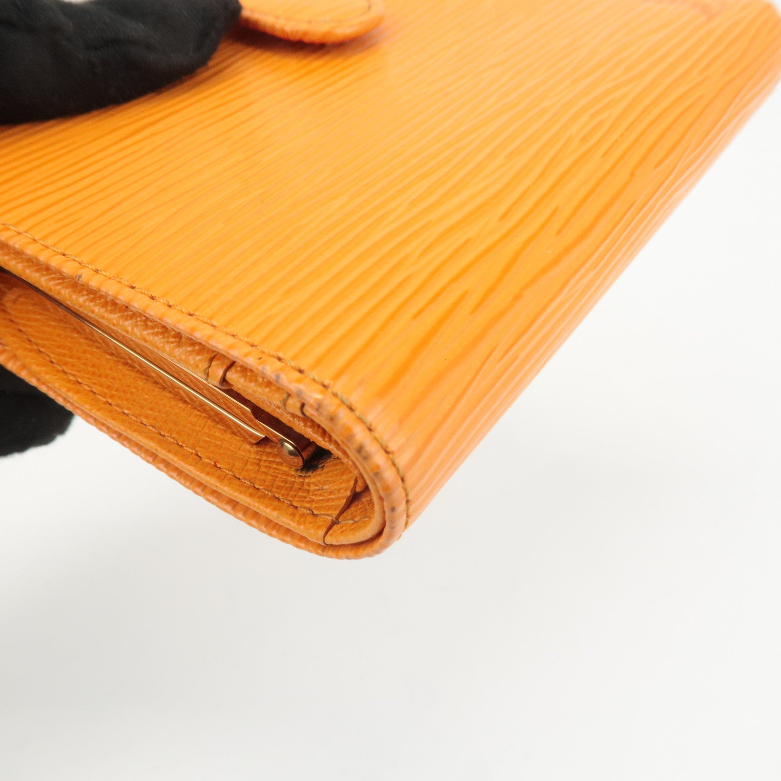 Louis Vuitton Epi Porte Monnaie Vienova Bi-Fold Wallet Mandarin