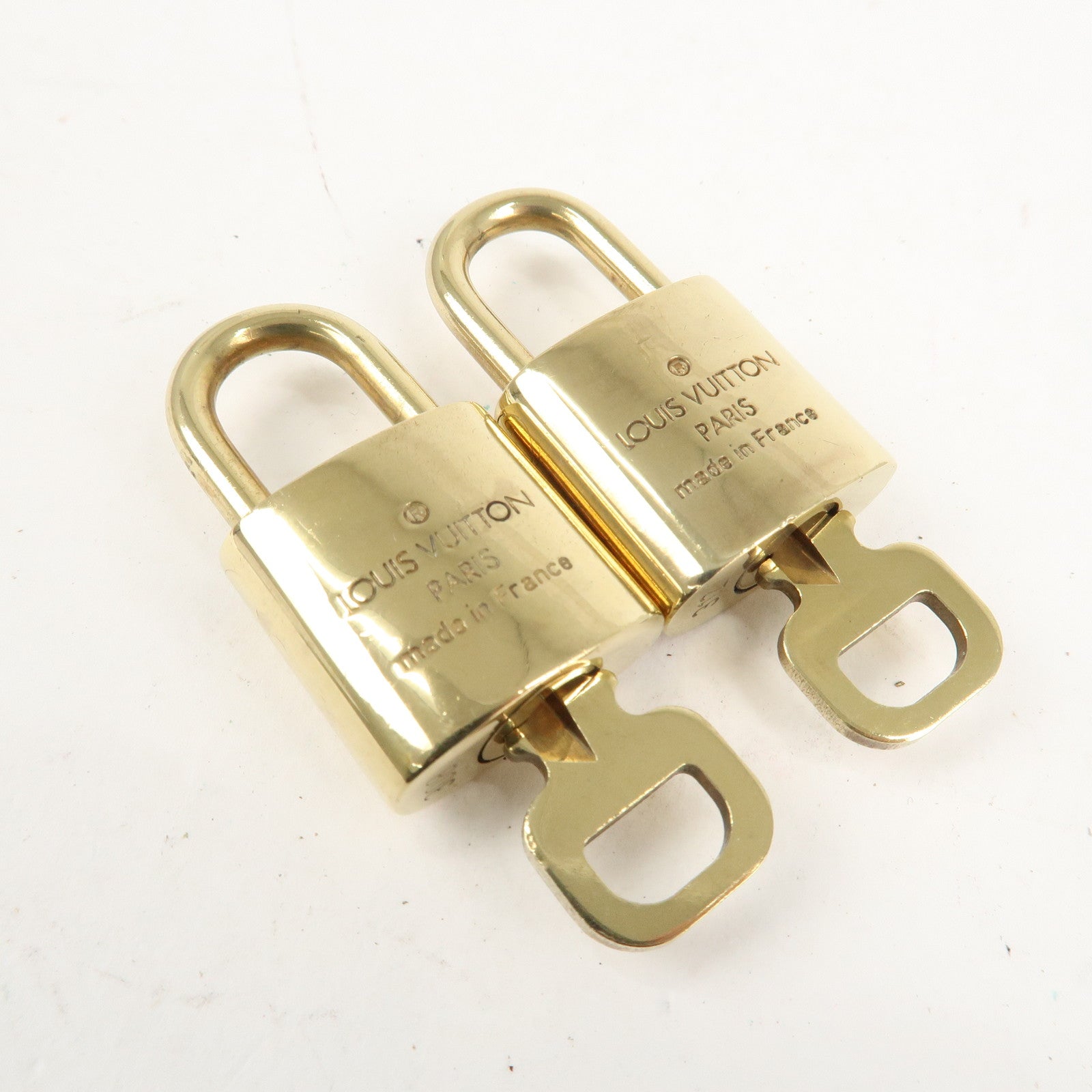 Louis Vuitton Set of 10 Lock 
Key Cadena Key Lock Metal Gold Used