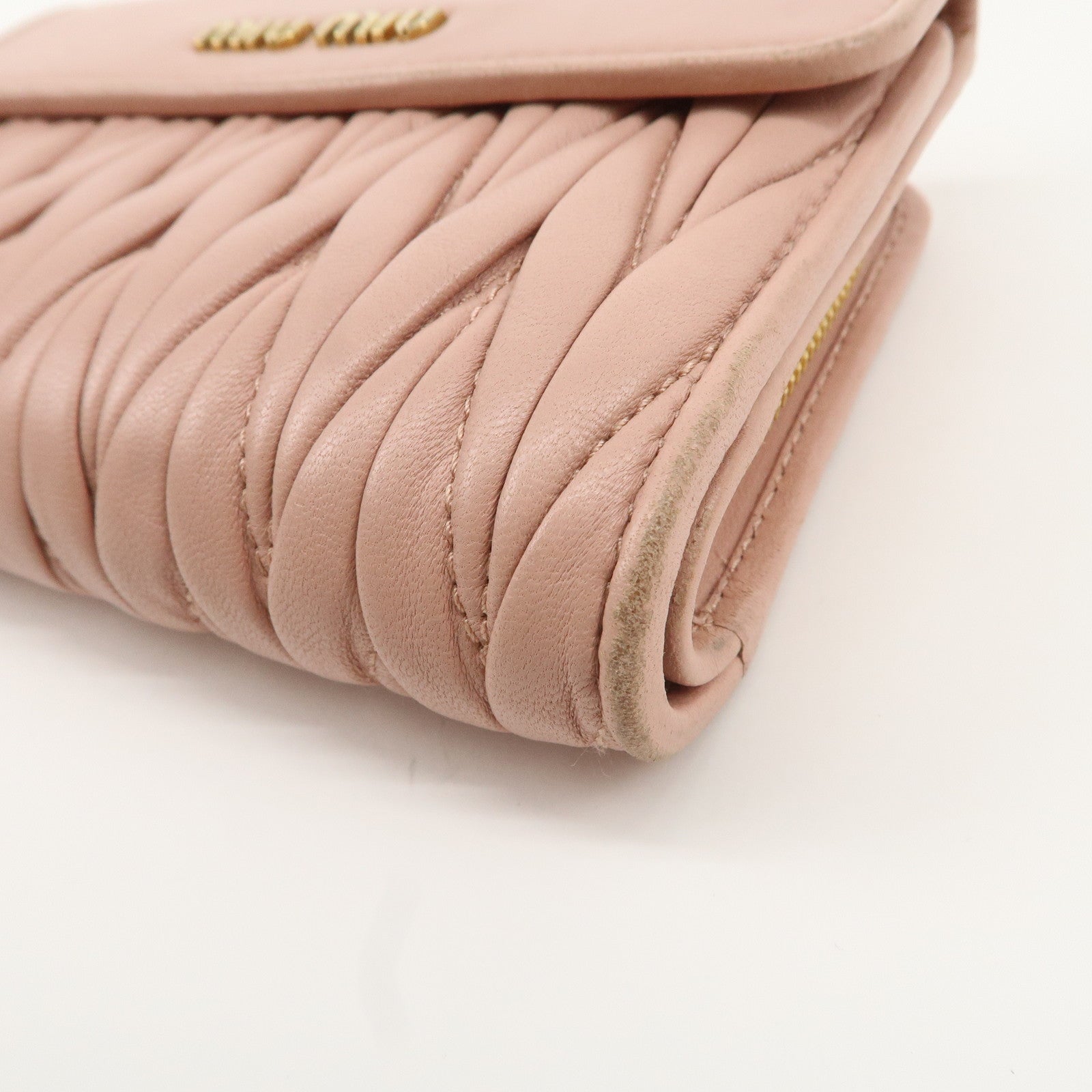 MIU MIU Matelasse Leather Round Zipper Bi-fold Wallet Pink