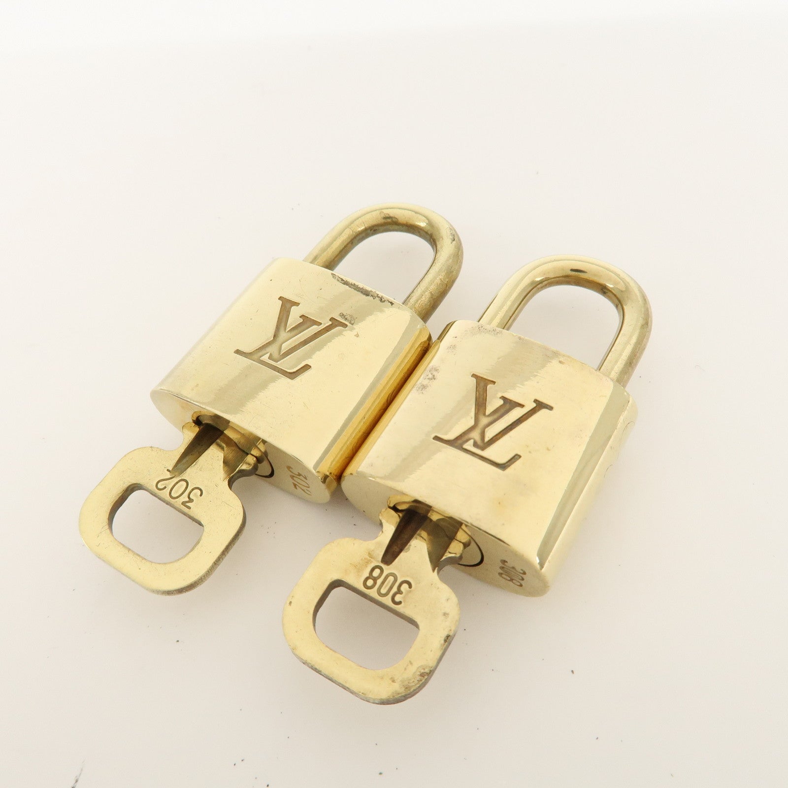 Louis Vuitton Set of 10 Lock 
Key Cadena Key Lock Metal Gold Used