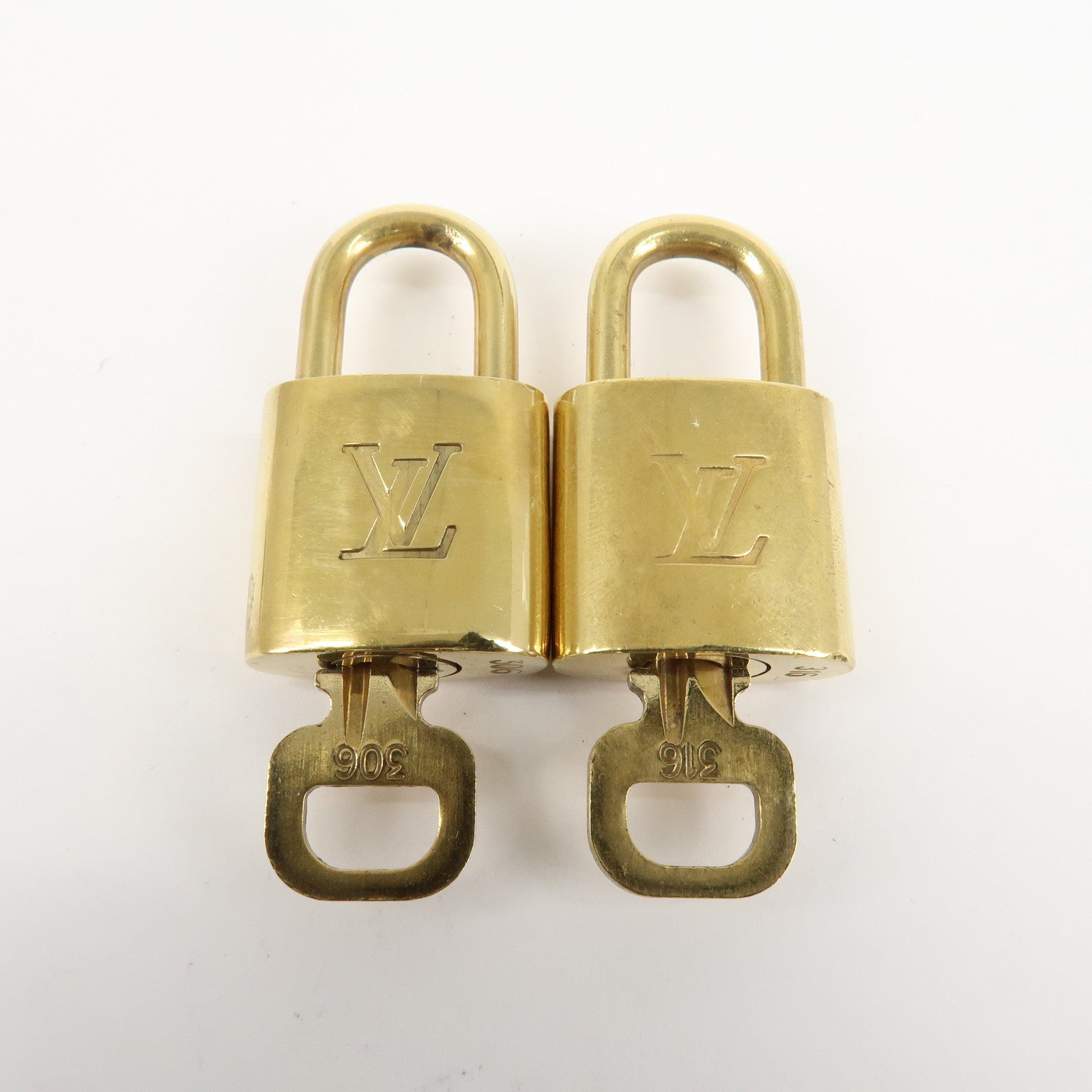 Louis Vuitton Set of 10 Lock 
Key Cadena Key Lock Metal Gold Used