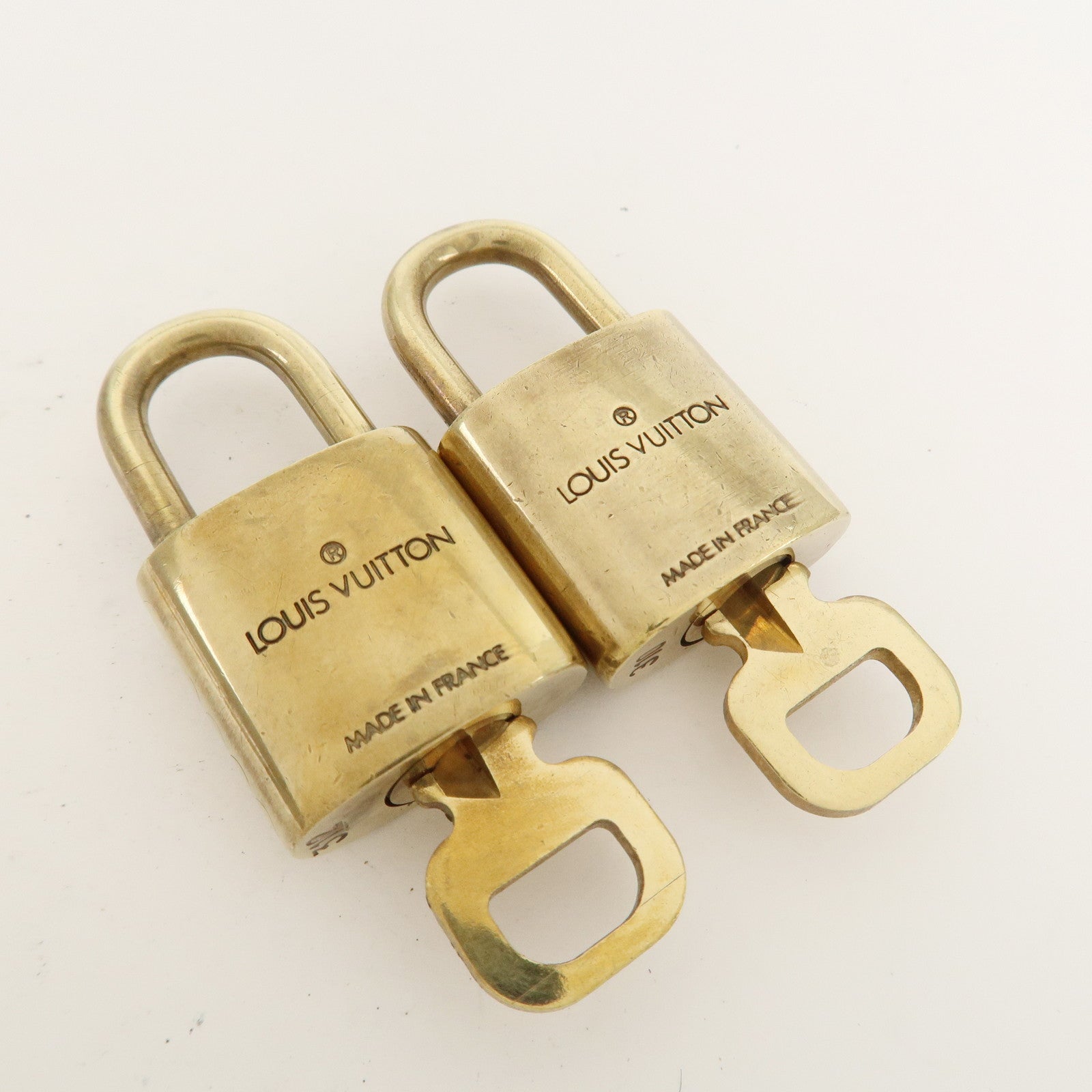 Louis Vuitton Set of 10 Lock 
Key Cadena Key Lock Metal Gold