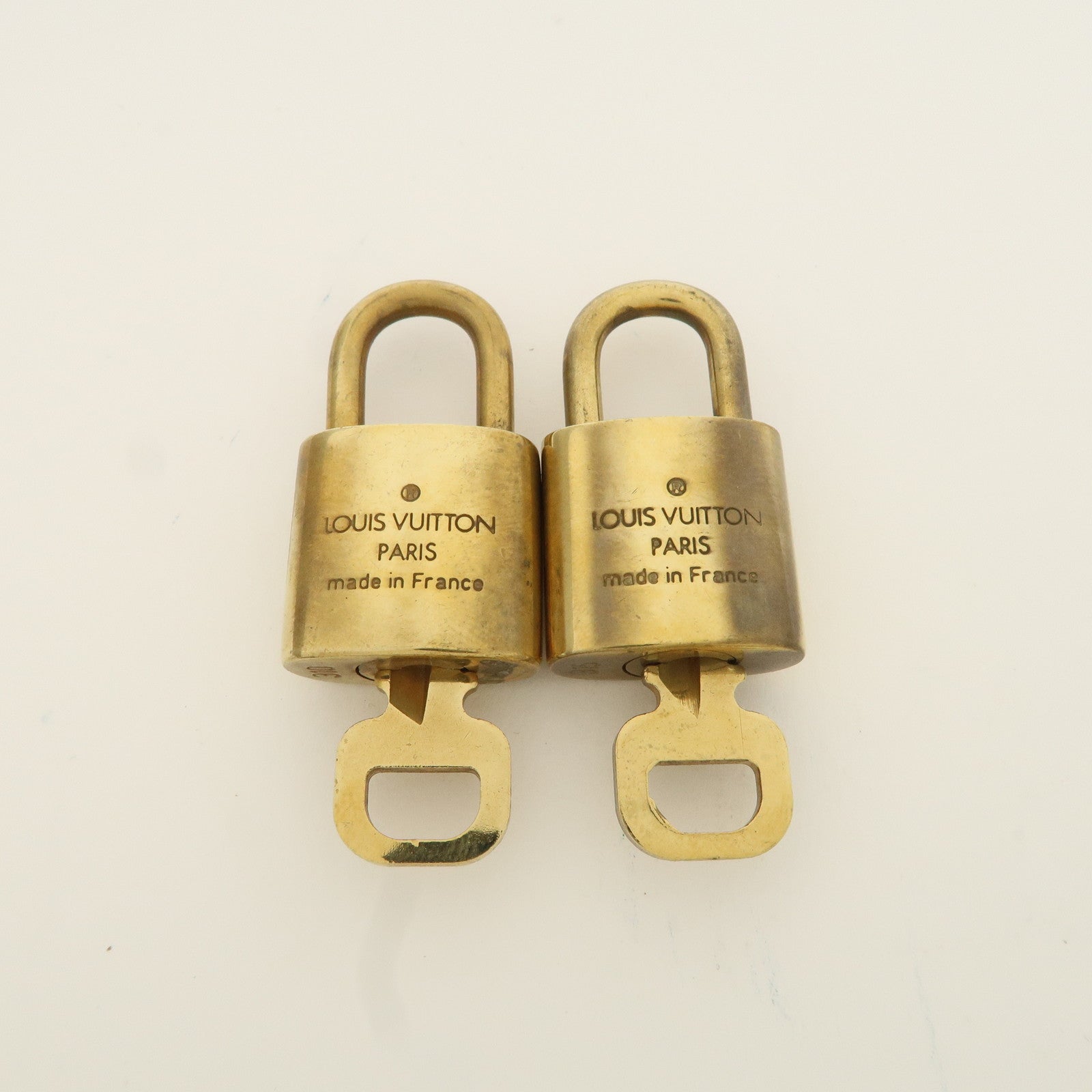 Louis Vuitton Set of 10 Lock 
Key Cadena Key Lock Metal Gold Used