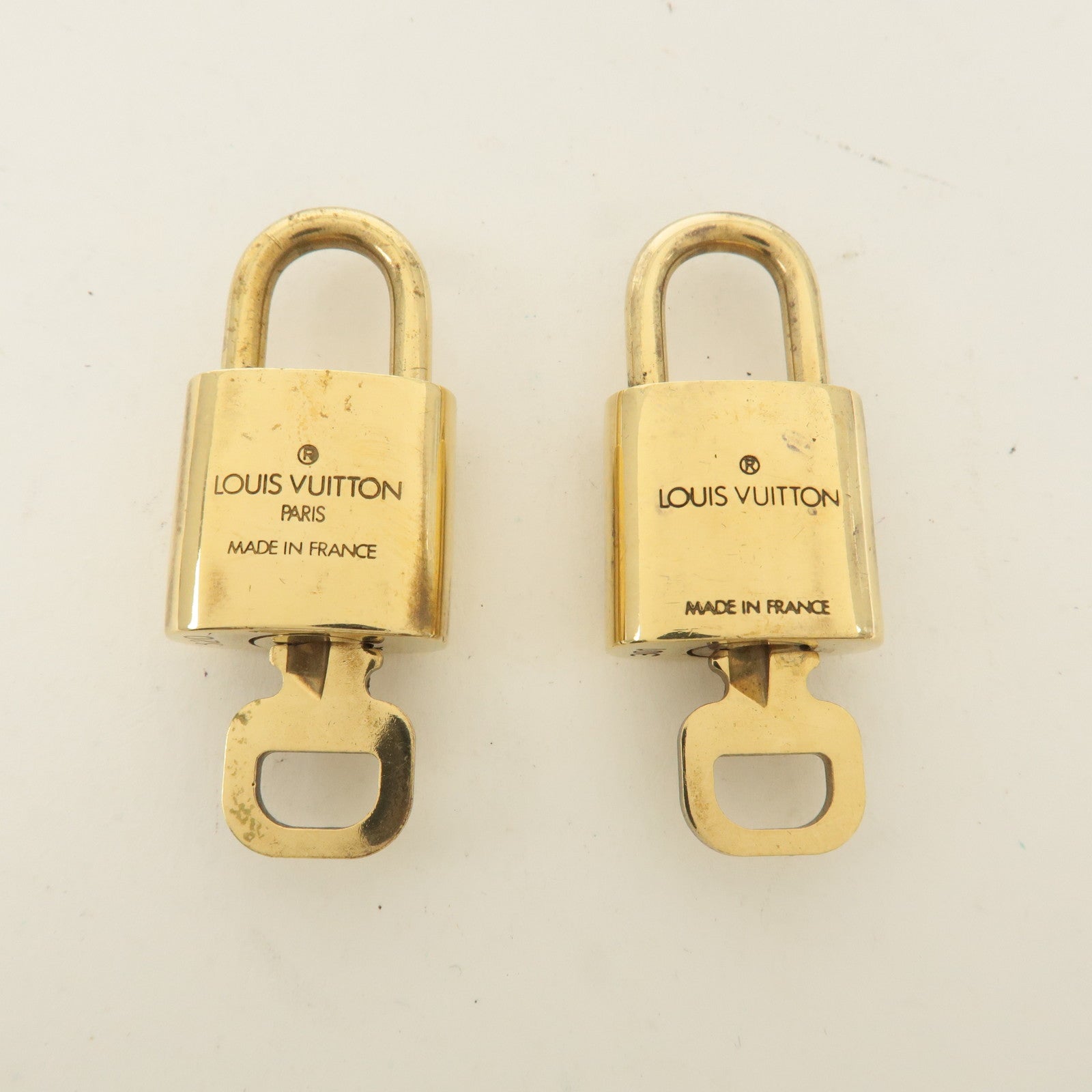 Louis Vuitton Set of 10 Lock 
Key Cadena Key Lock Gold