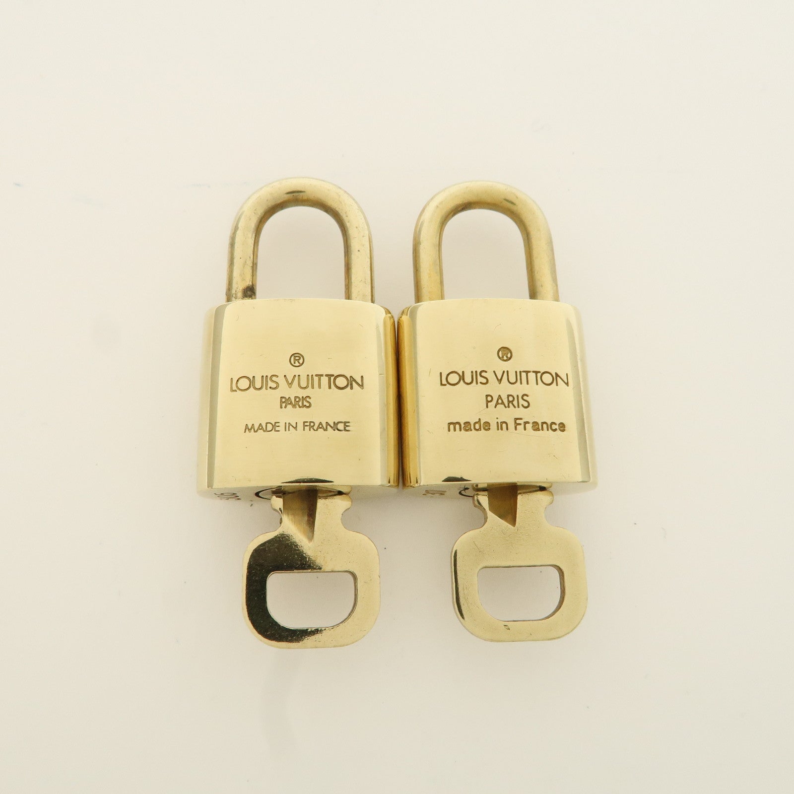 Louis Vuitton Set of 10 Lock 
Key Cadena Key Lock Metal Gold Used