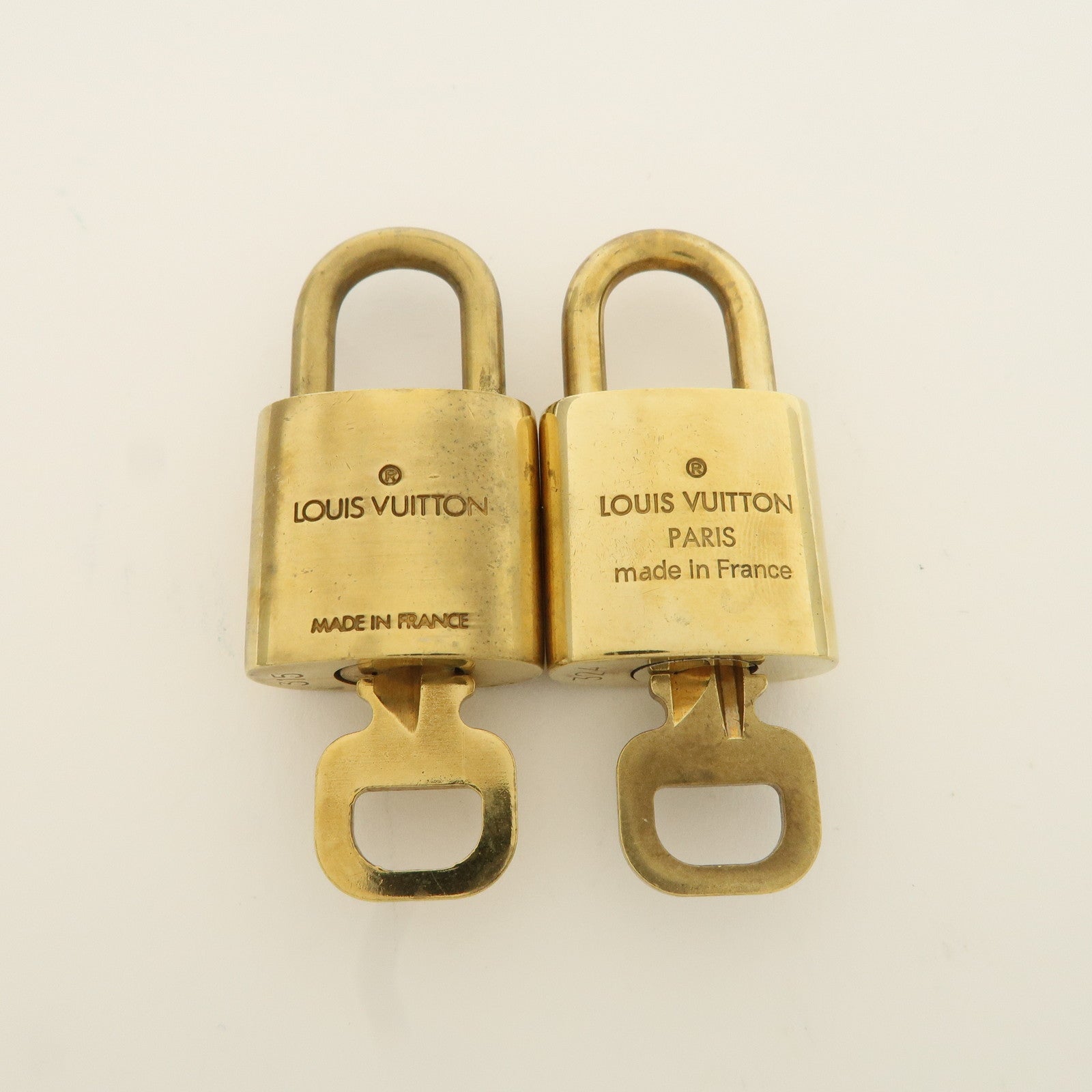 Louis Vuitton Set of 10 Lock 
Key Cadena Key Lock Metal Gold Used