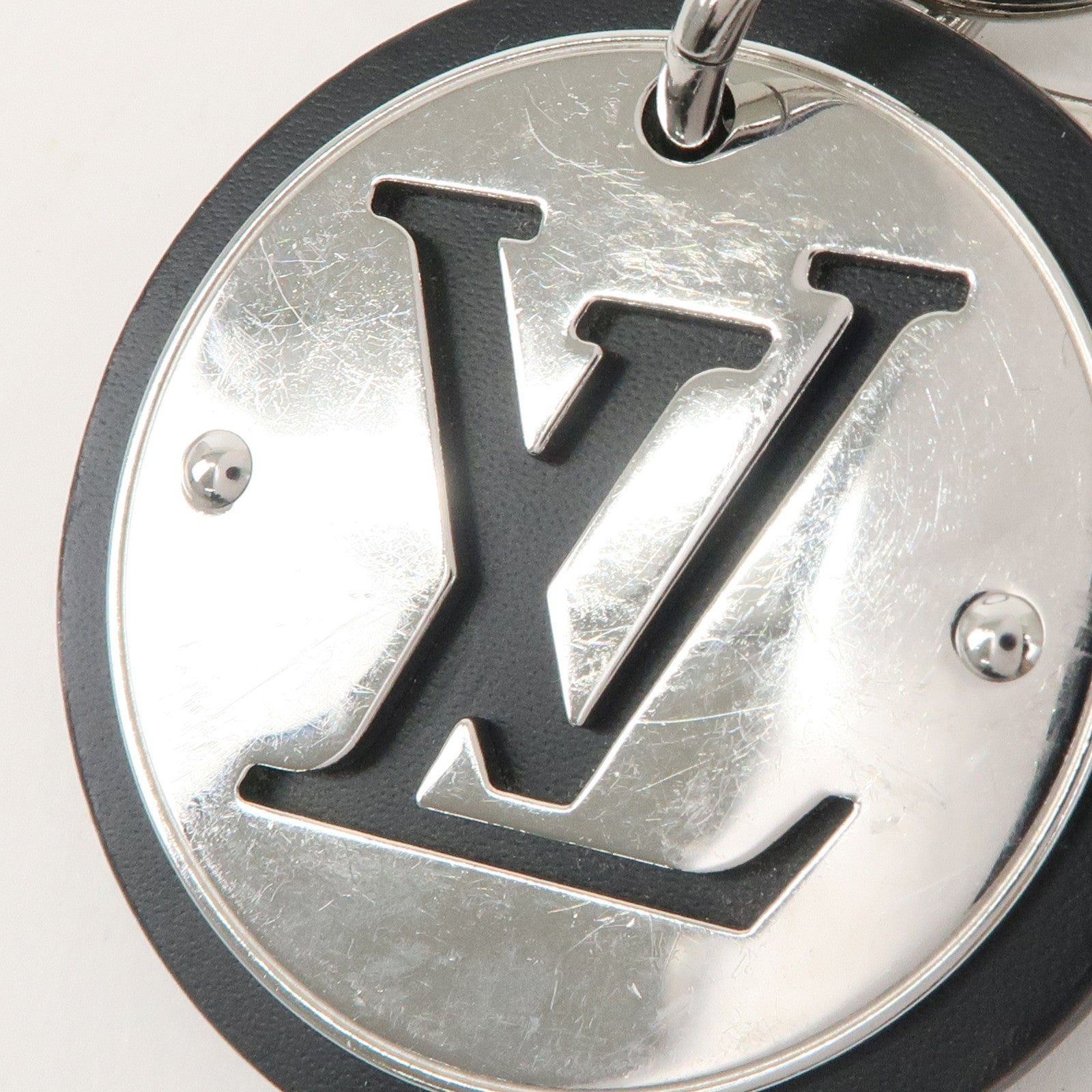 Louis Vuitton Key Charm LV Circle Silver Black M00741