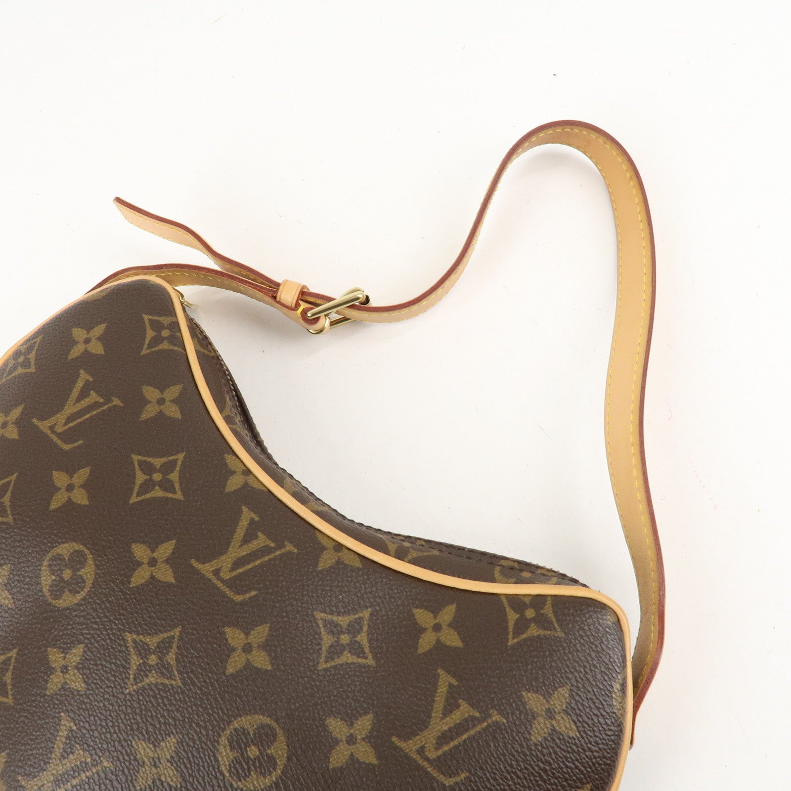 Louis Vuitton Monogram Pochette Croissant Shoulder Bag M51510