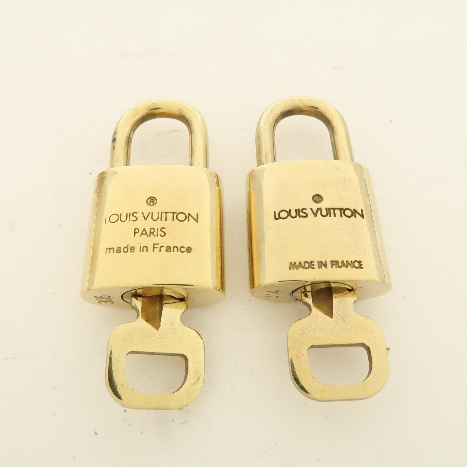 Louis Vuitton Set of 10 Lock 
Key Cadena Key Lock Metal Gold Used