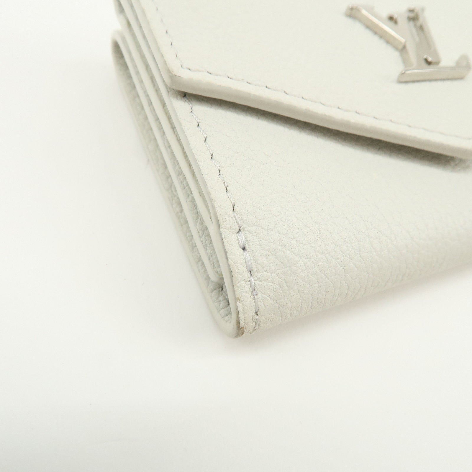 Louis Vuitton Portefeuille Lock Mini Wallet White M68482