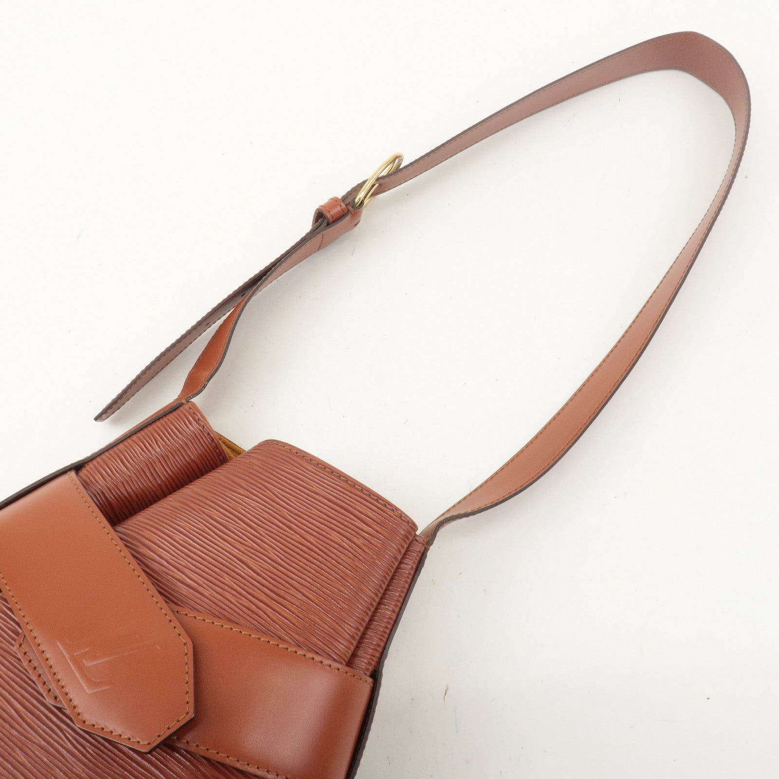 Louis Vuitton Epi Sac D
epaule PM Bucket Bag Kenya Brown M80203