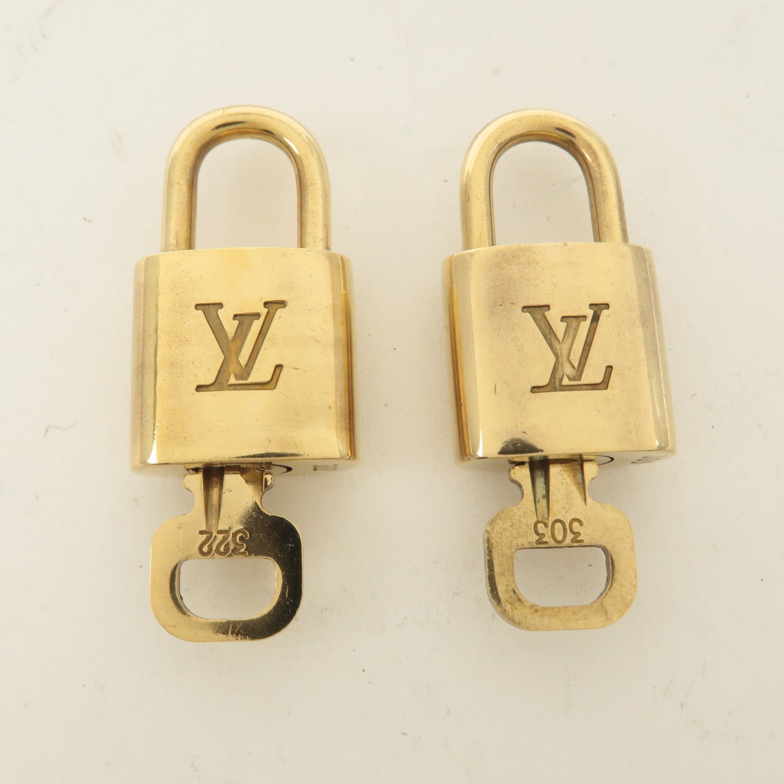 Louis Vuitton Set of 10 Lock 
Key Cadena Key Lock Gold