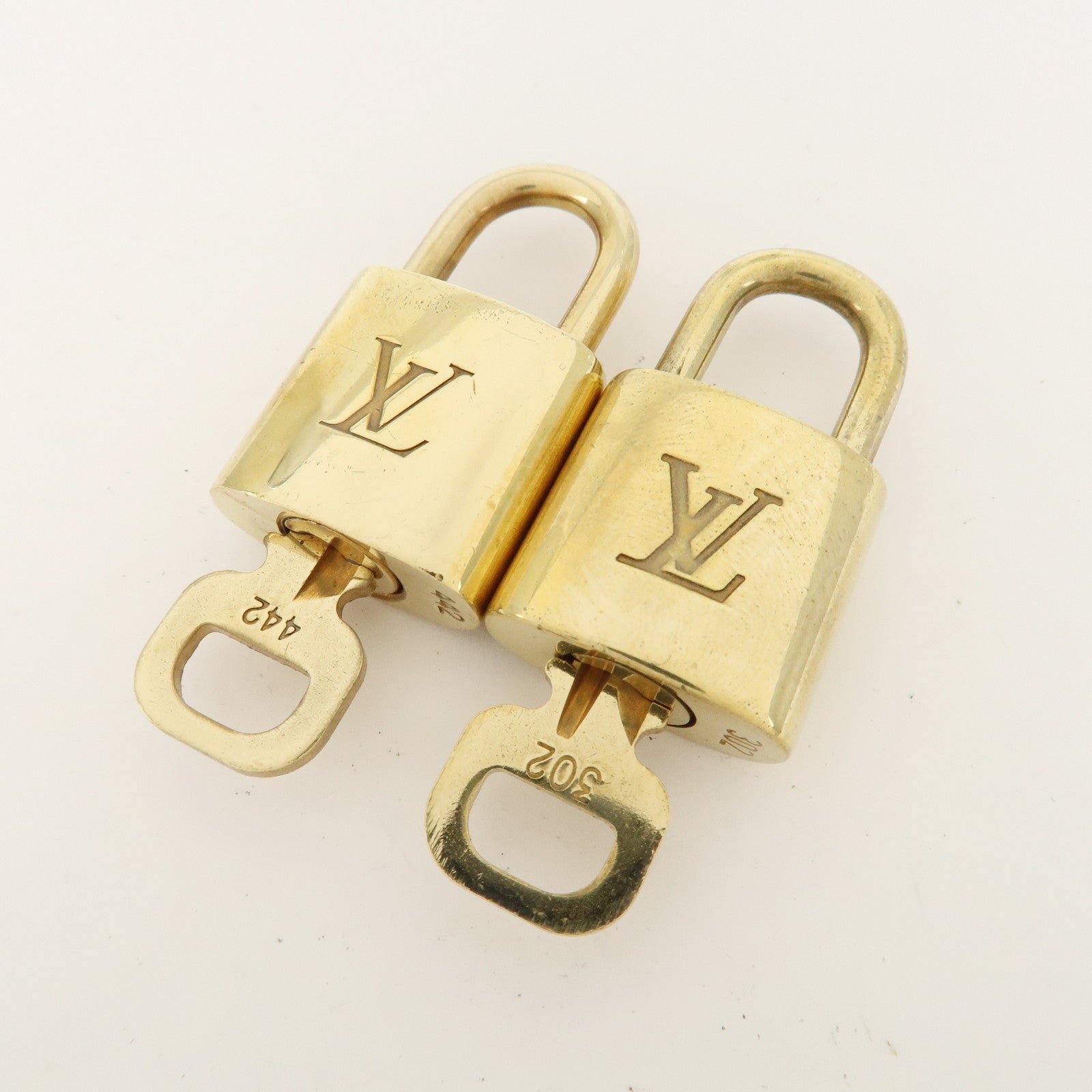 Louis Vuitton Set of 10 Lock 
Key Cadena Key Lock Metal Gold Used