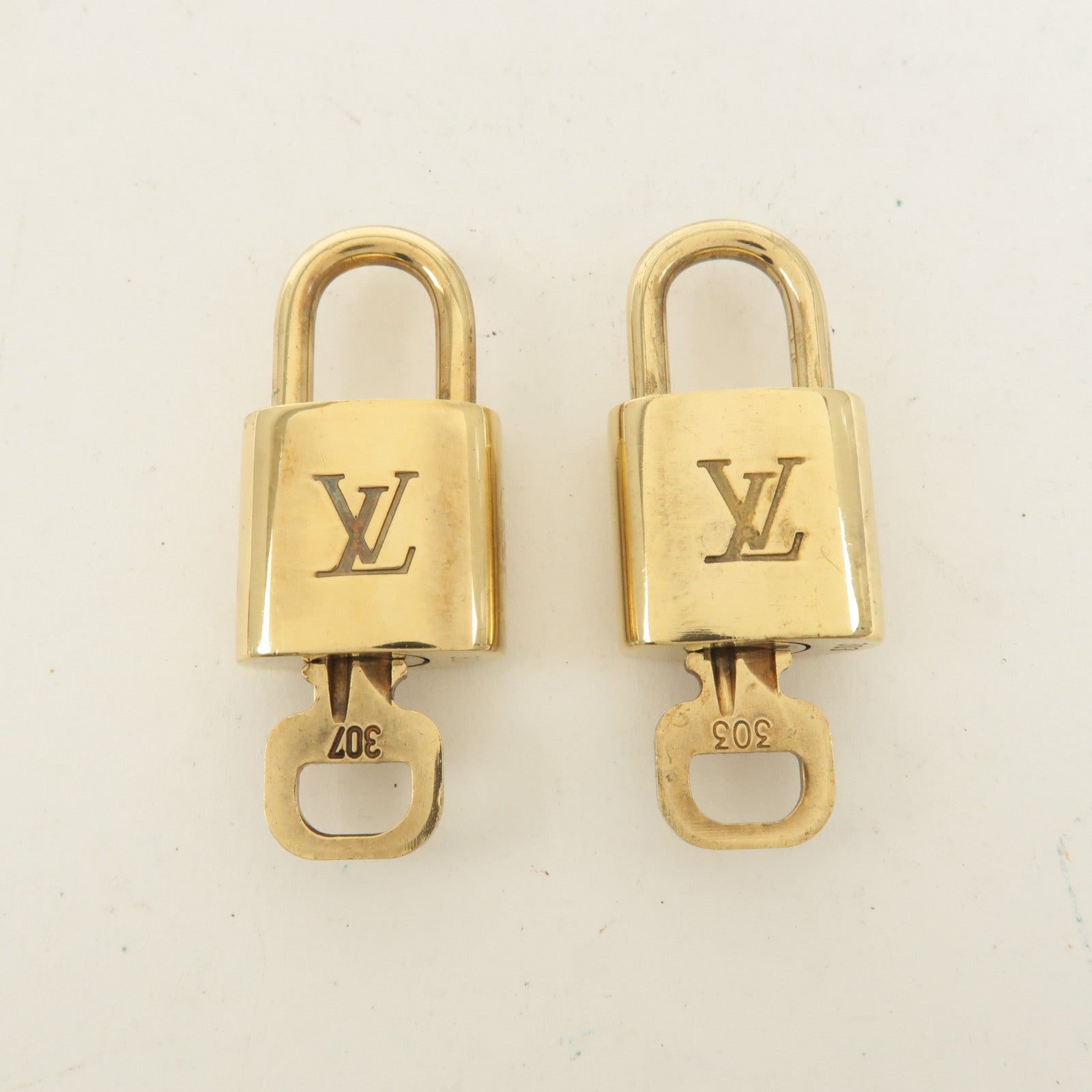 Louis Vuitton Set of 10 Lock 
Key Cadena Key Lock Gold