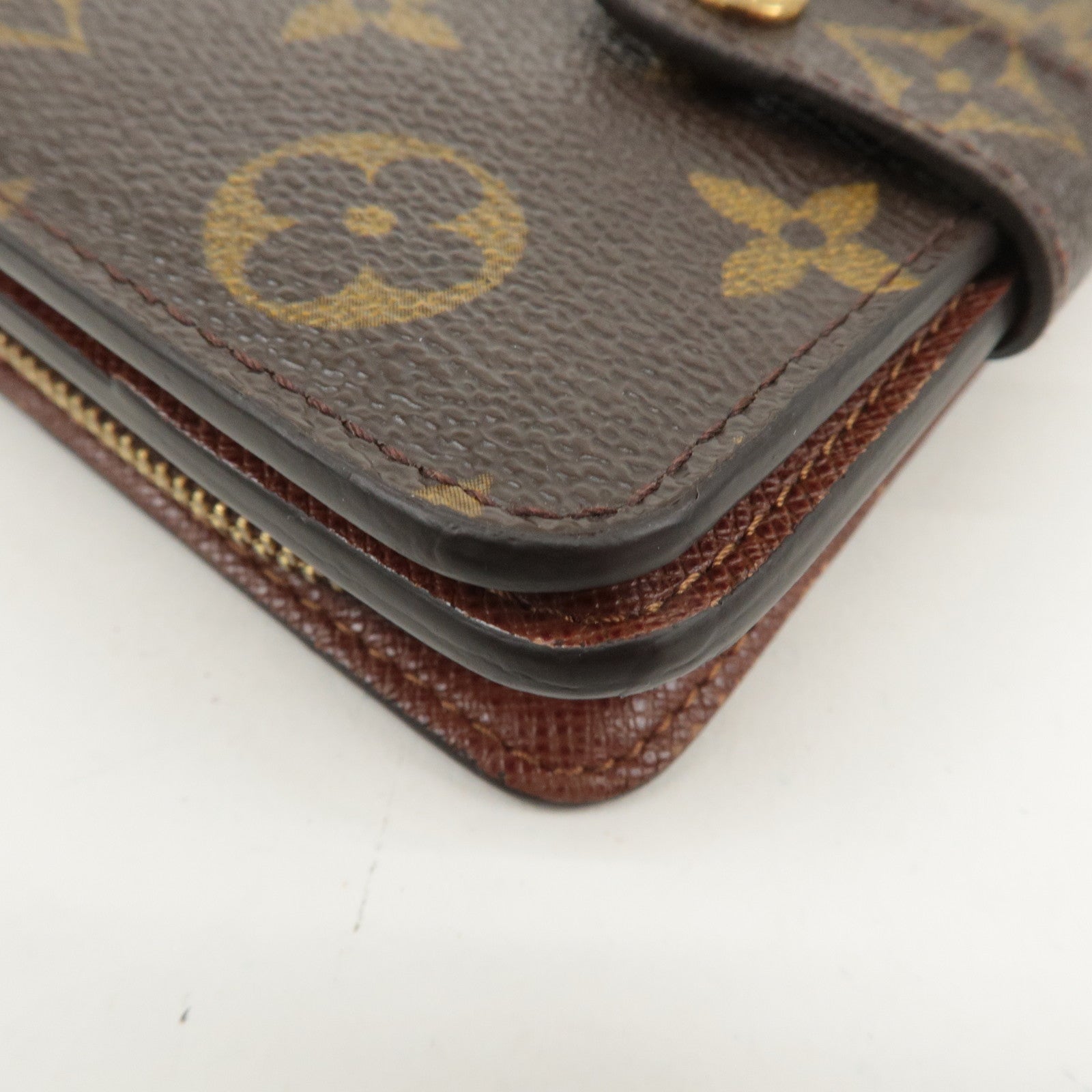 Louis Vuitton Monogram Compact Zip Small Wallet M61667