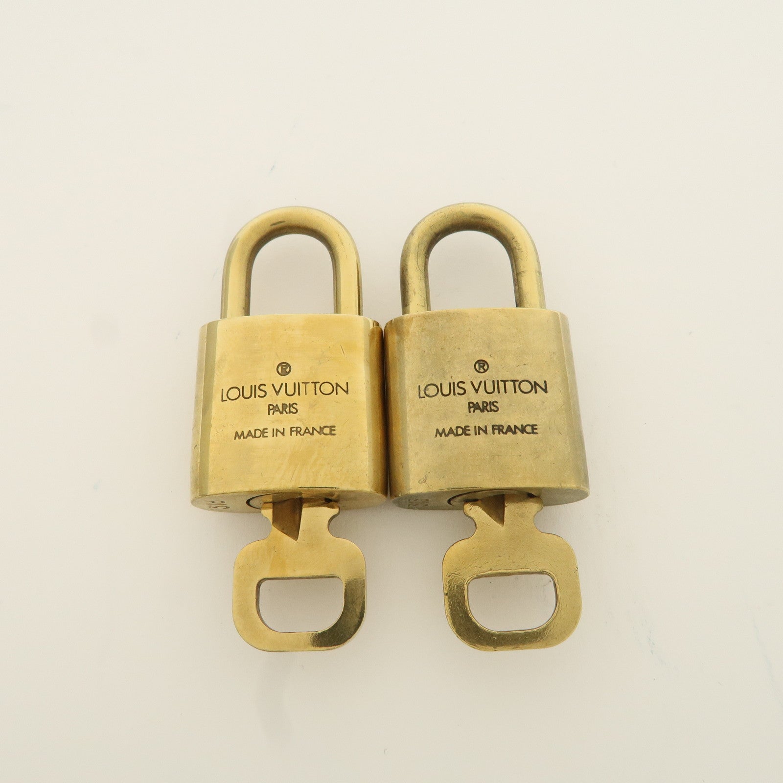 Louis Vuitton Set of 10 Lock 
Key Cadena Key Lock Metal Gold Used